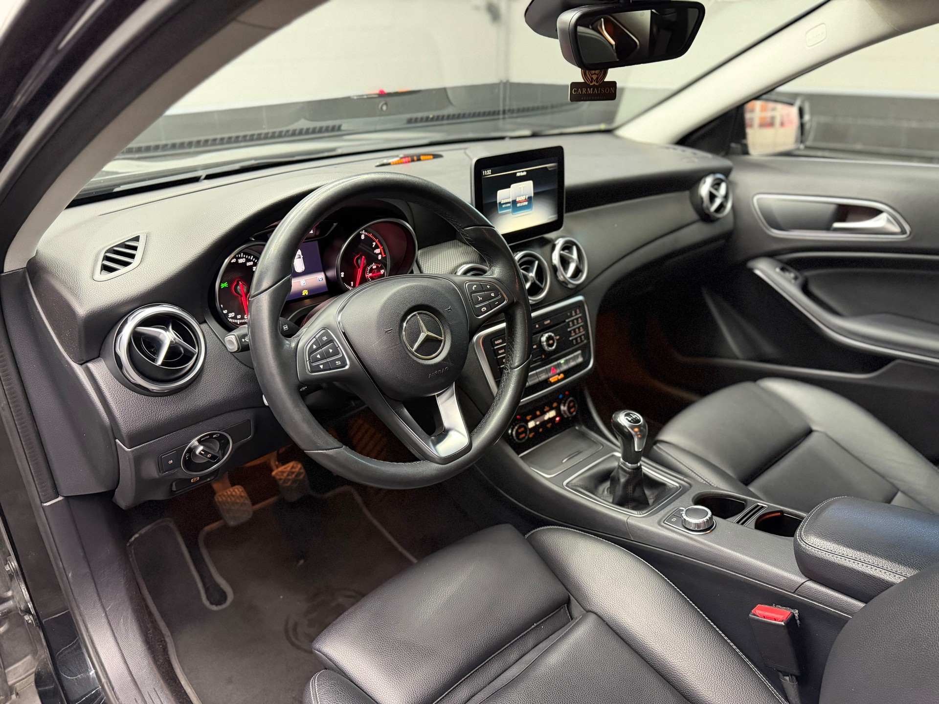 MERCEDES-BENZ GLA 200 | Ab MFK | Anhängerkupplung | Leder | Tempomat | Rückfahrkamera-image-16