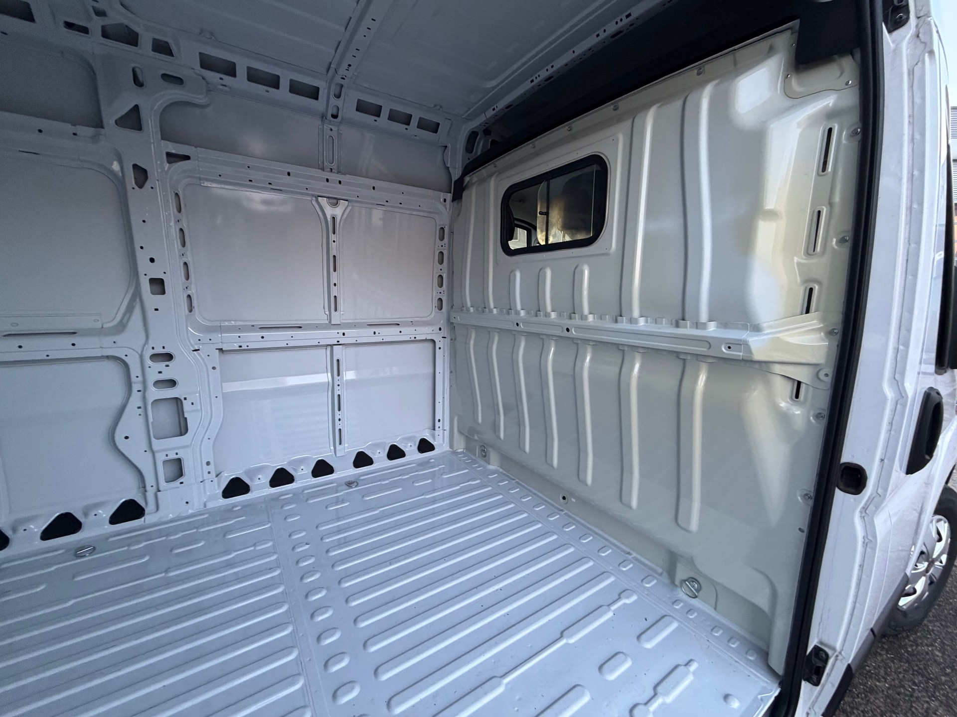 FIAT E-Ducato 35 47kWh L3H2-image-6