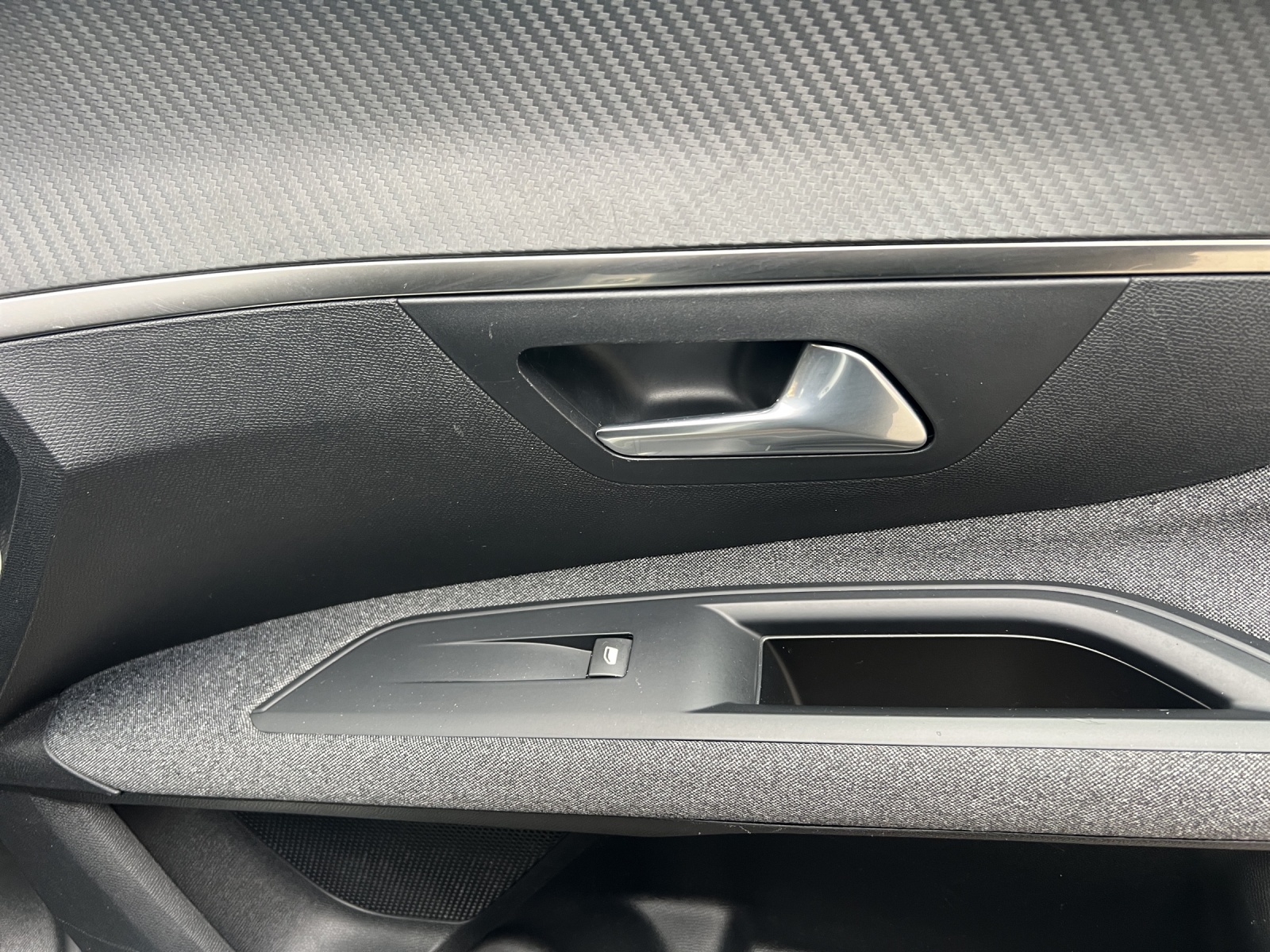 PEUGEOT 5008 1.5 BlueHDi Active Pack EAT8-image-16