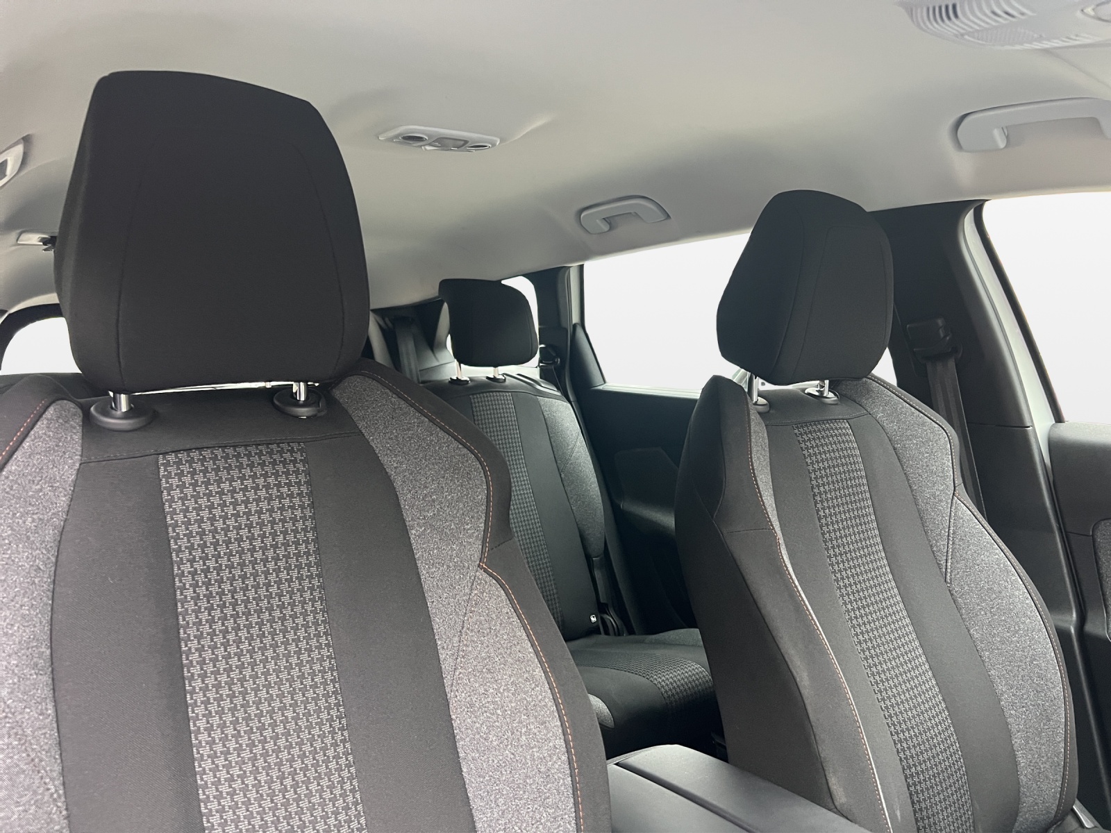 PEUGEOT 5008 1.5 BlueHDi Active Pack EAT8-image-15