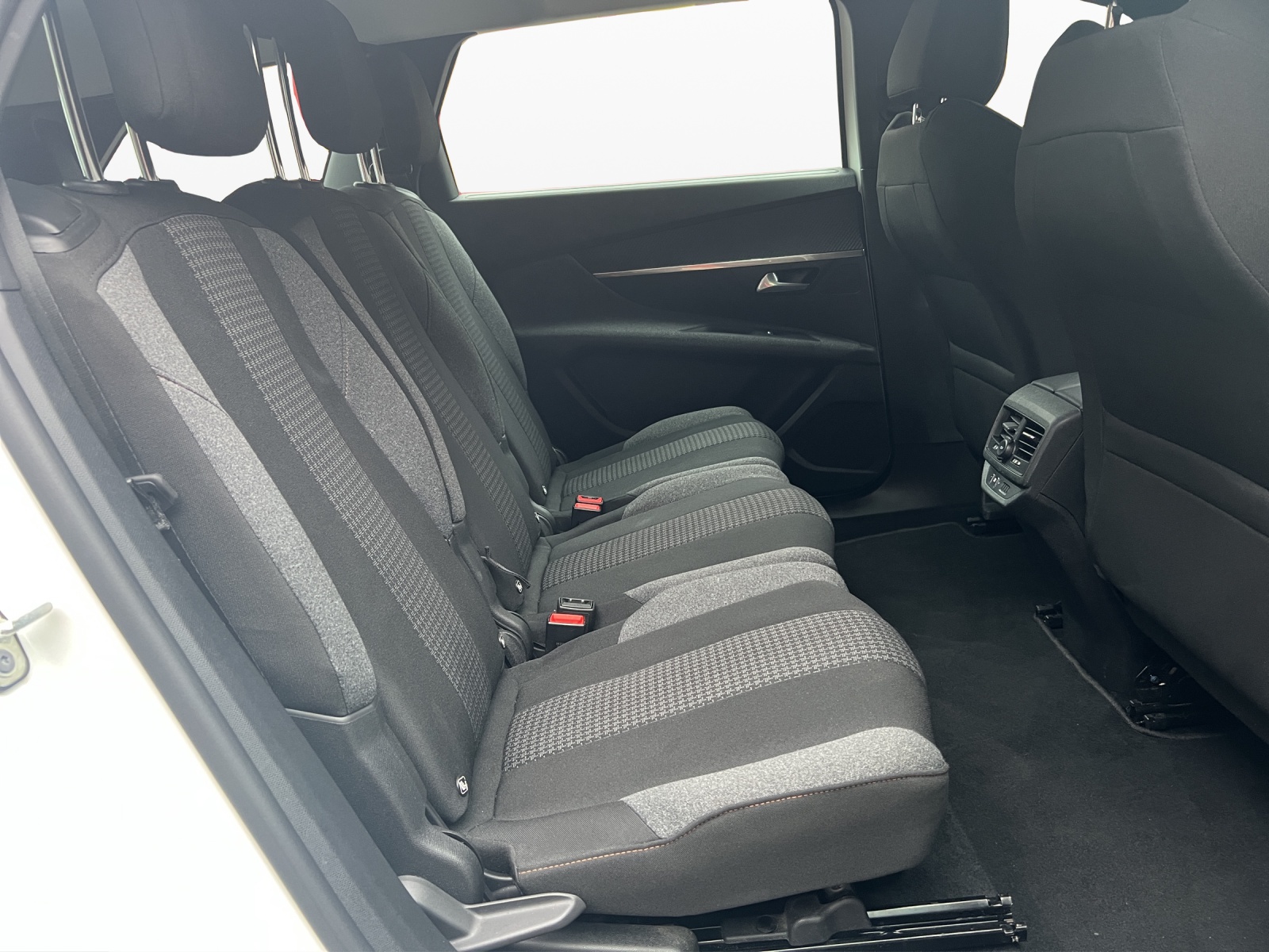 PEUGEOT 5008 1.5 BlueHDi Active Pack EAT8-image-18