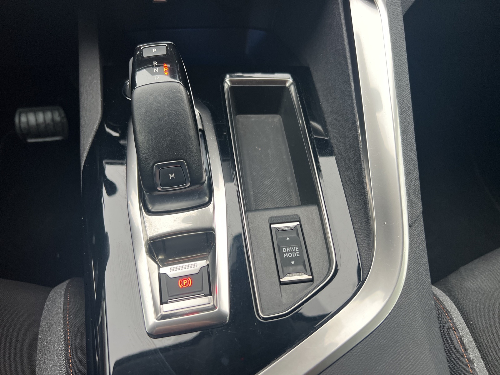 PEUGEOT 5008 1.5 BlueHDi Active Pack EAT8-image-23