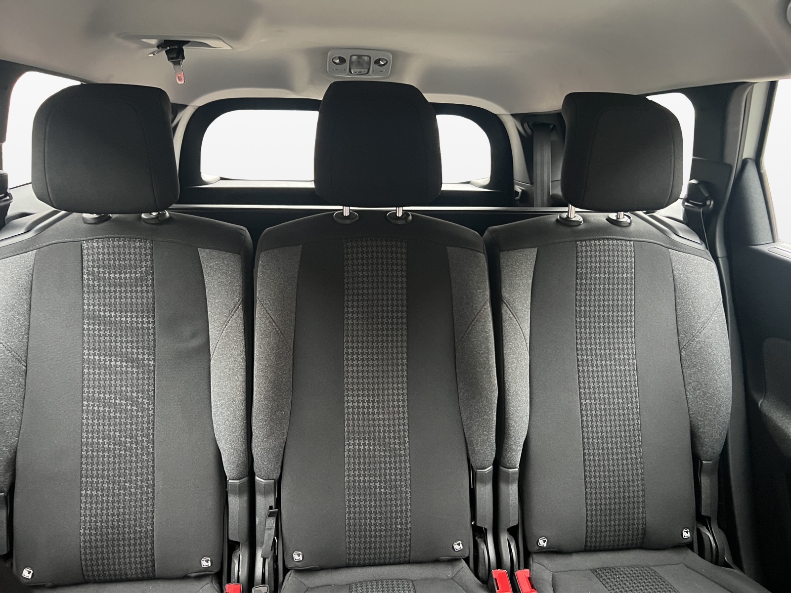 PEUGEOT 5008 1.5 BlueHDi Active Pack EAT8-image-17