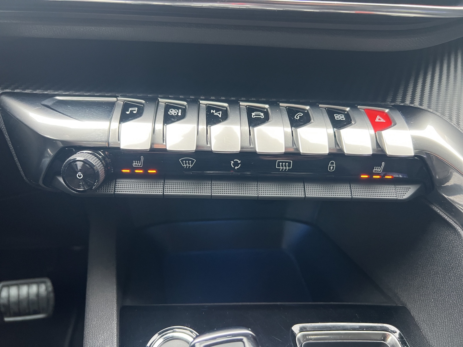 PEUGEOT 5008 1.5 BlueHDi Active Pack EAT8-image-24