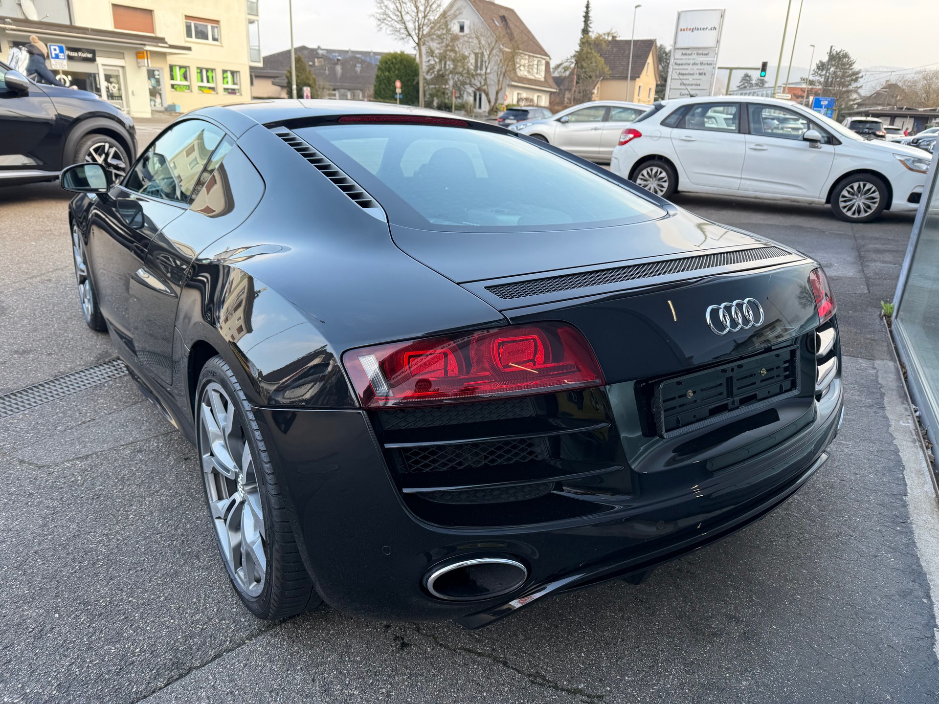 AUDI R8 Coupé 5.2-image-8