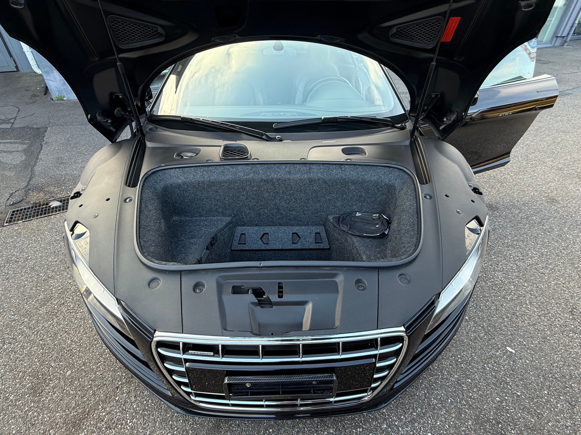 AUDI R8 Coupé 5.2-image-13