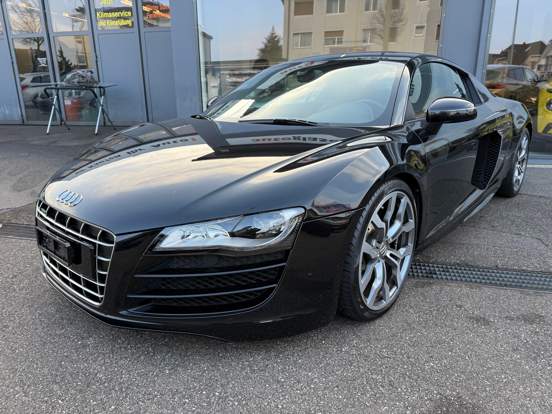 AUDI R8 Coupé 5.2-image-2