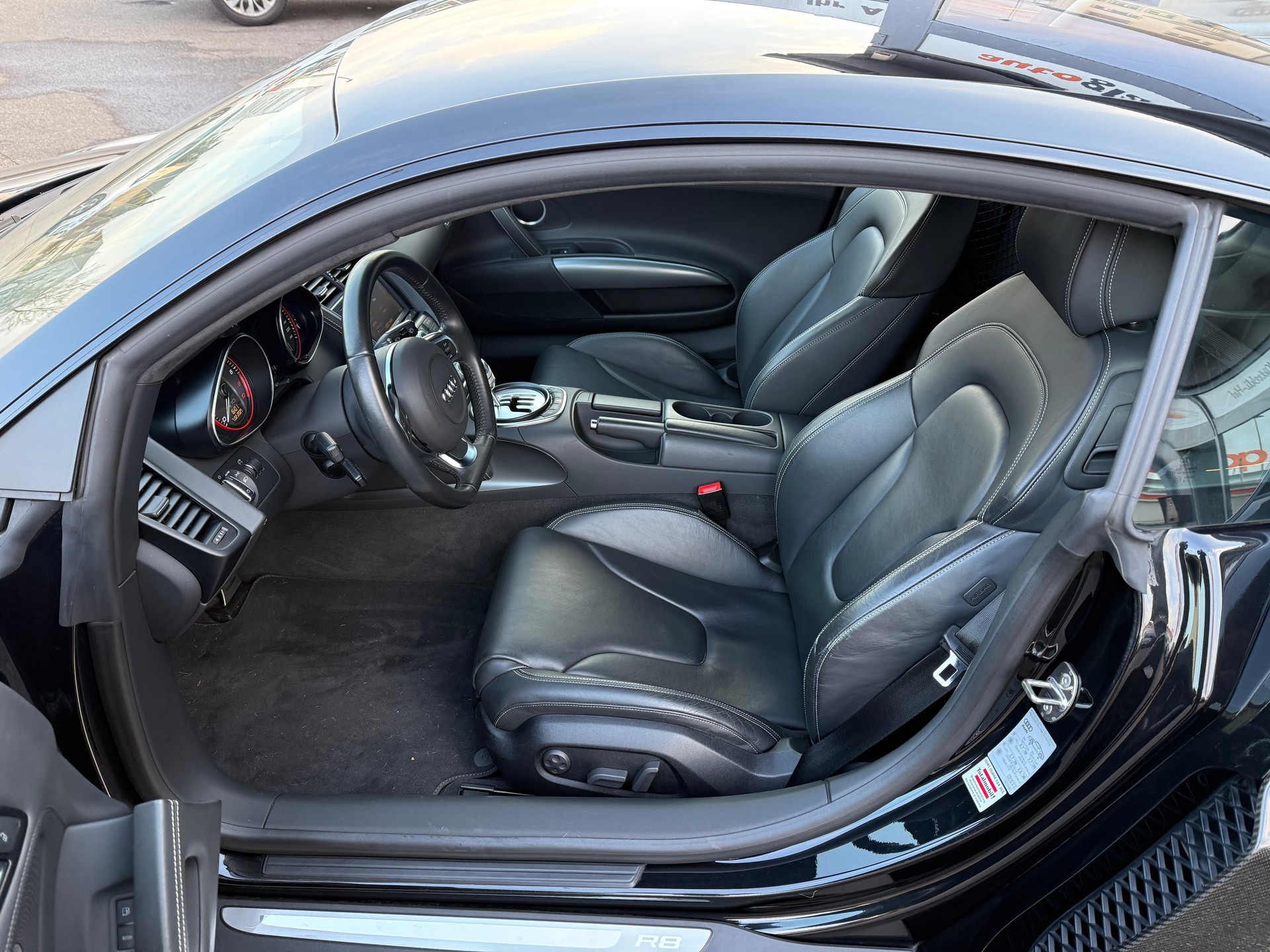 AUDI R8 Coupé 5.2-image-7