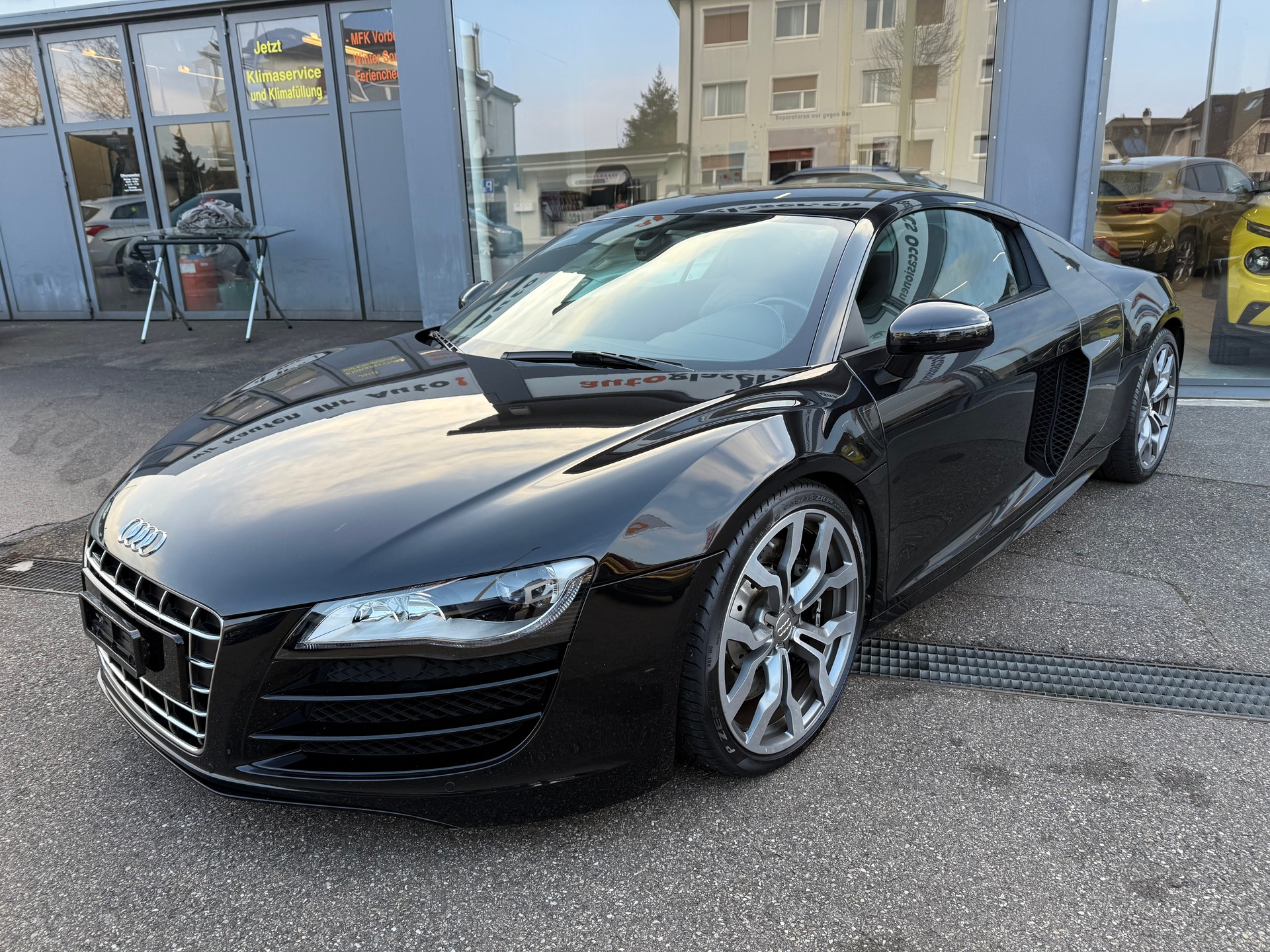 AUDI R8 Coupé 5.2-image-1