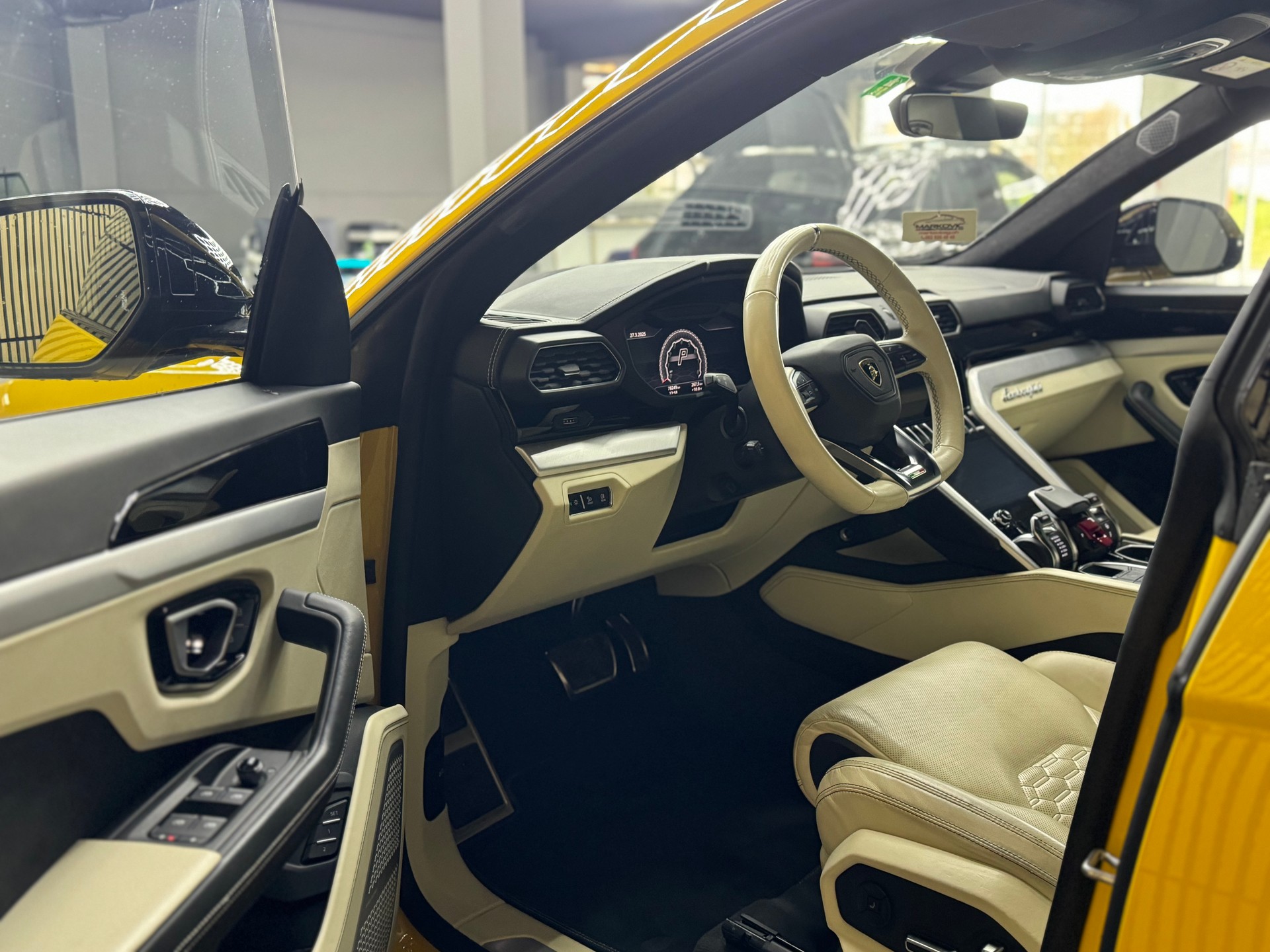 LAMBORGHINI Urus E-Gear-image-9