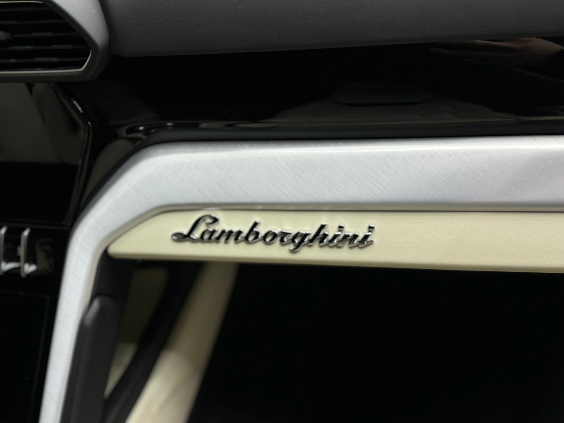 LAMBORGHINI Urus E-Gear-image-7