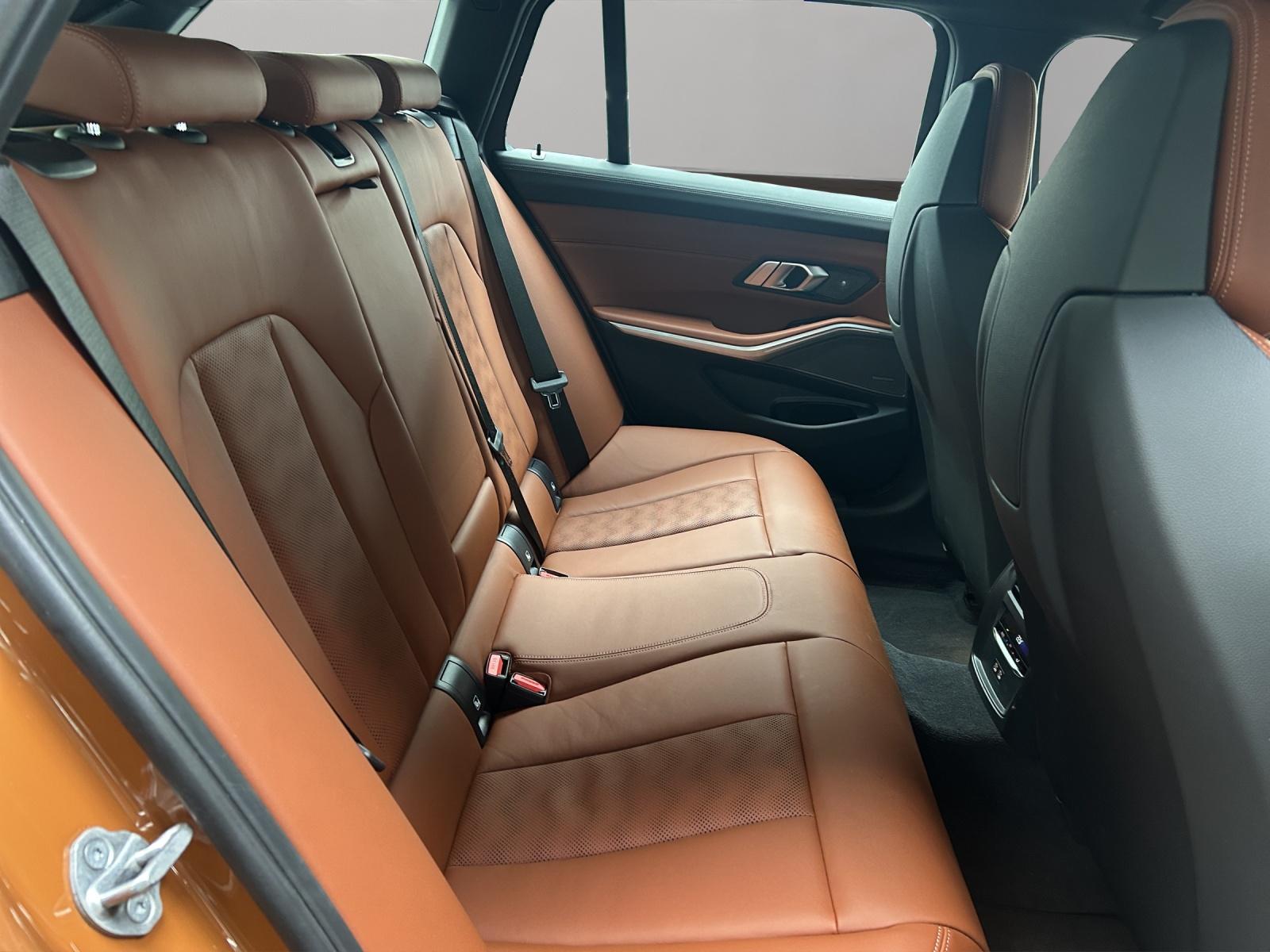 BMW M3 Competition xDrive Touring-image-12