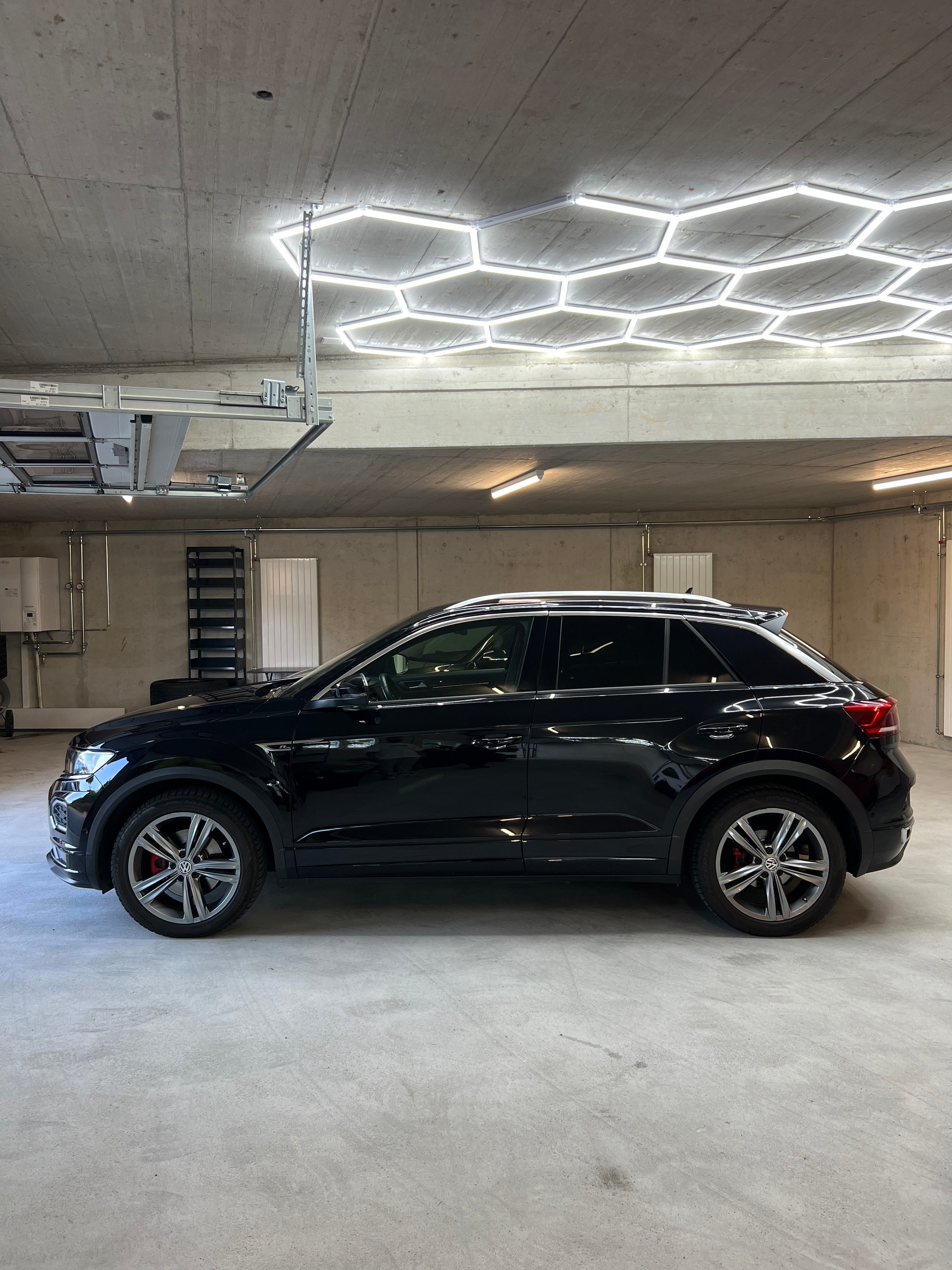 VW T-Roc 2.0 TSI Sport R-Line DSG 4M-image-2