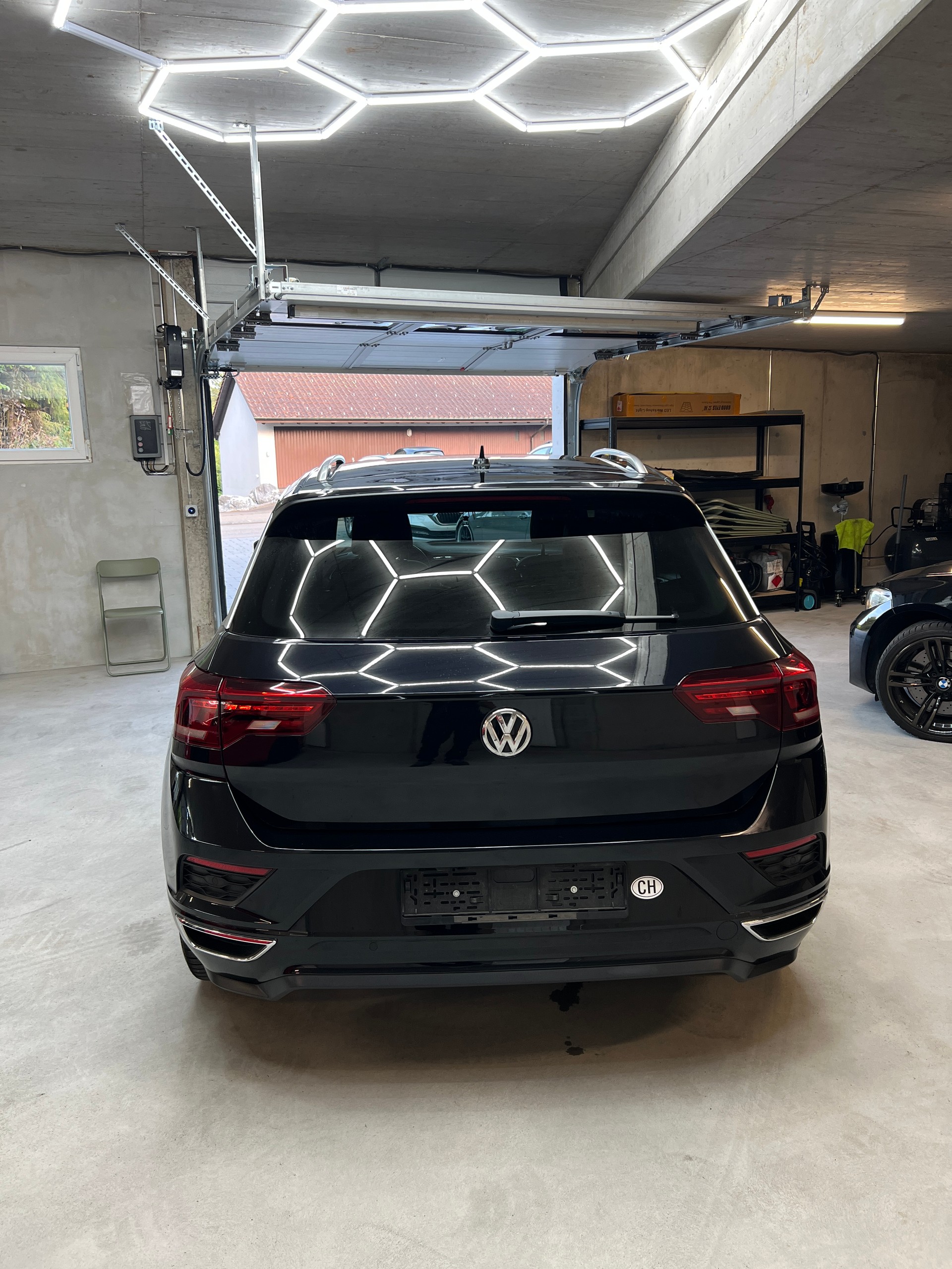 VW T-Roc 2.0 TSI Sport R-Line DSG 4M-image-4