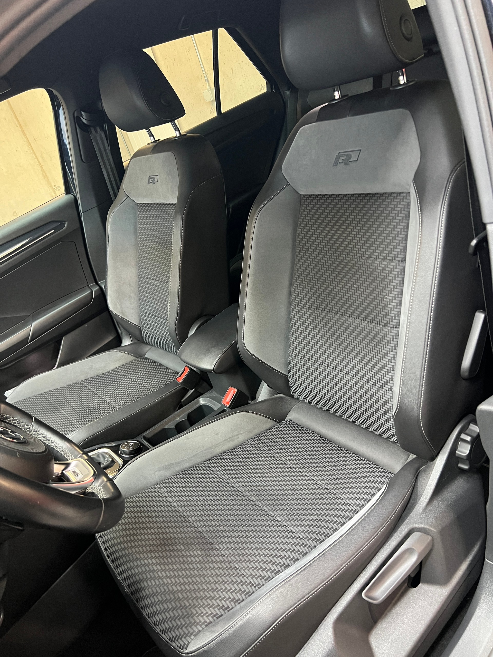 VW T-Roc 2.0 TSI Sport R-Line DSG 4M-image-8