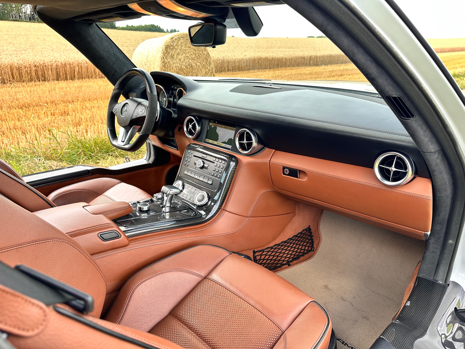 MERCEDES-BENZ SLS 63 AMG Speedshift-image-10
