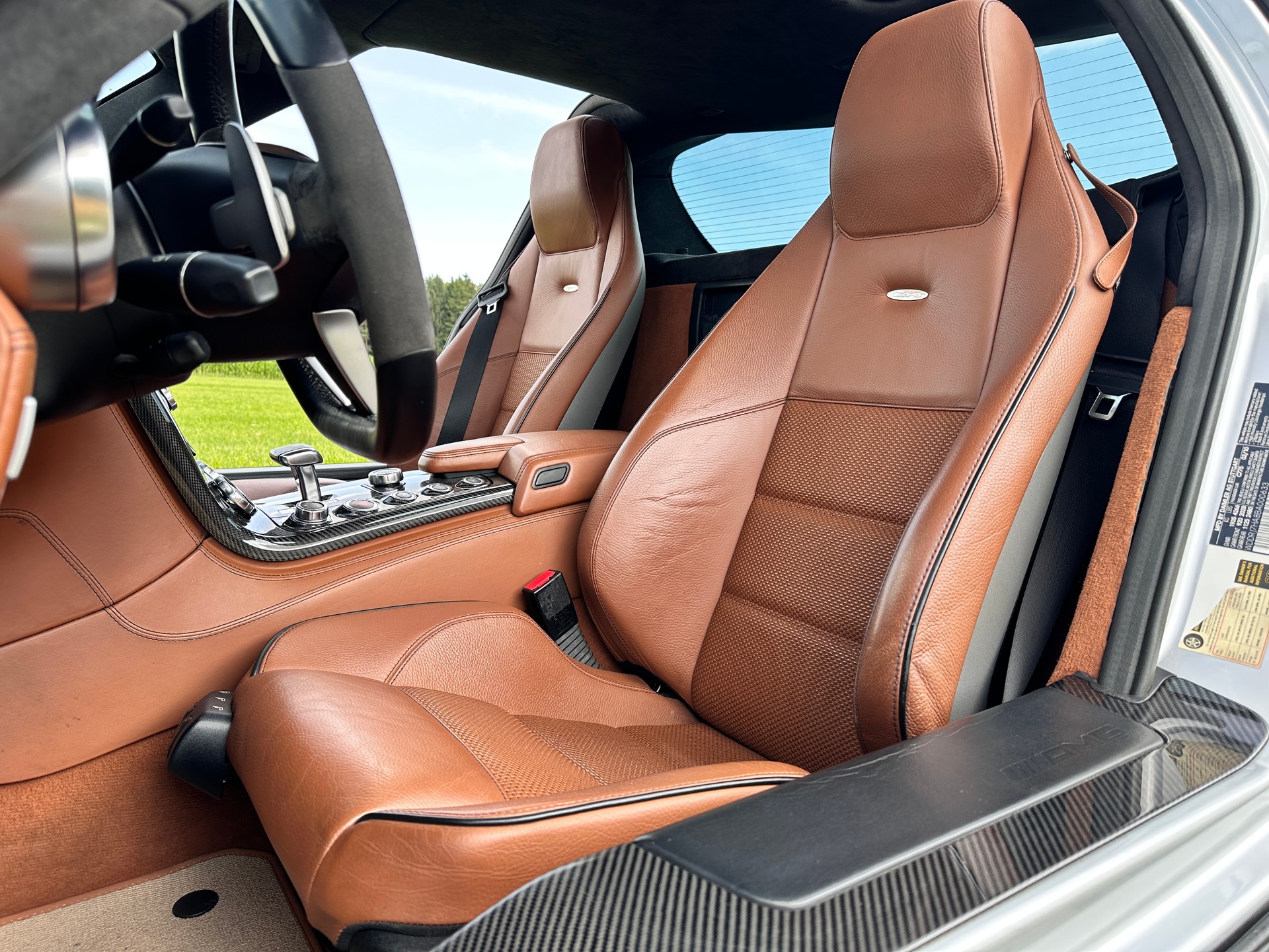 MERCEDES-BENZ SLS 63 AMG Speedshift-image-12