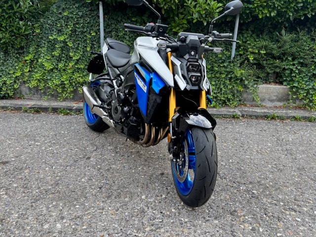 SUZUKI GSX-S 1000-showroom-element-2