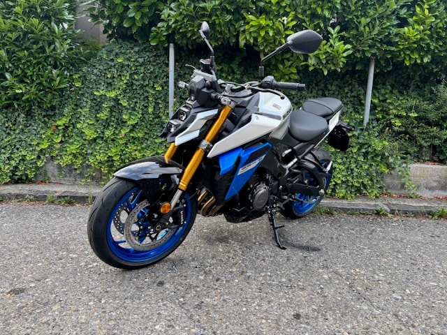 SUZUKI GSX-S 1000-showroom-element-1