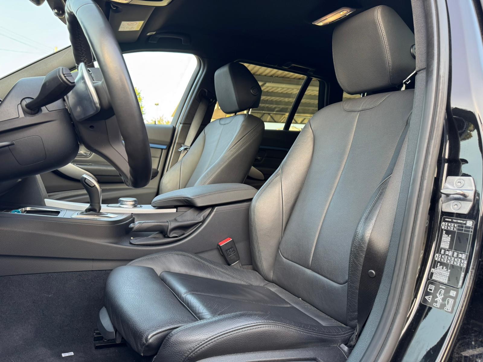 BMW 320d xDrive Touring Edition M Sport Steptronic-image-9