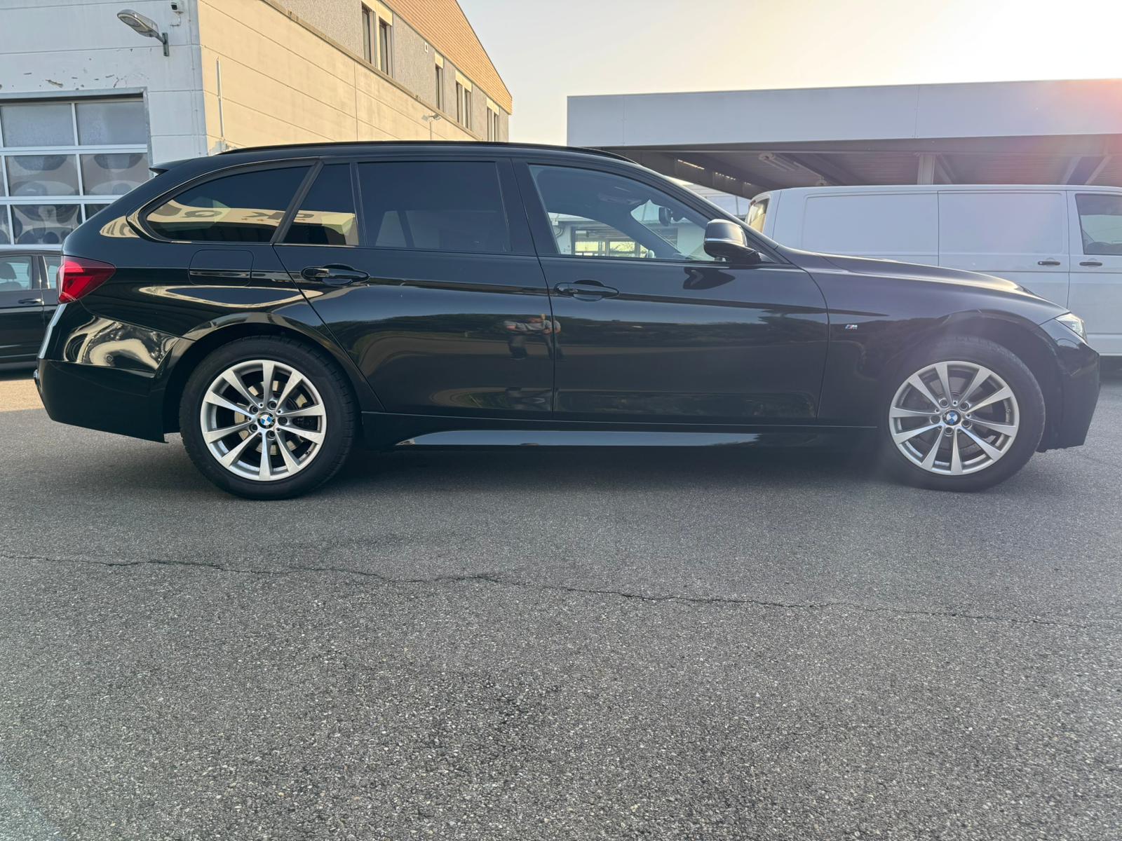 BMW 320d xDrive Touring Edition M Sport Steptronic-image-3