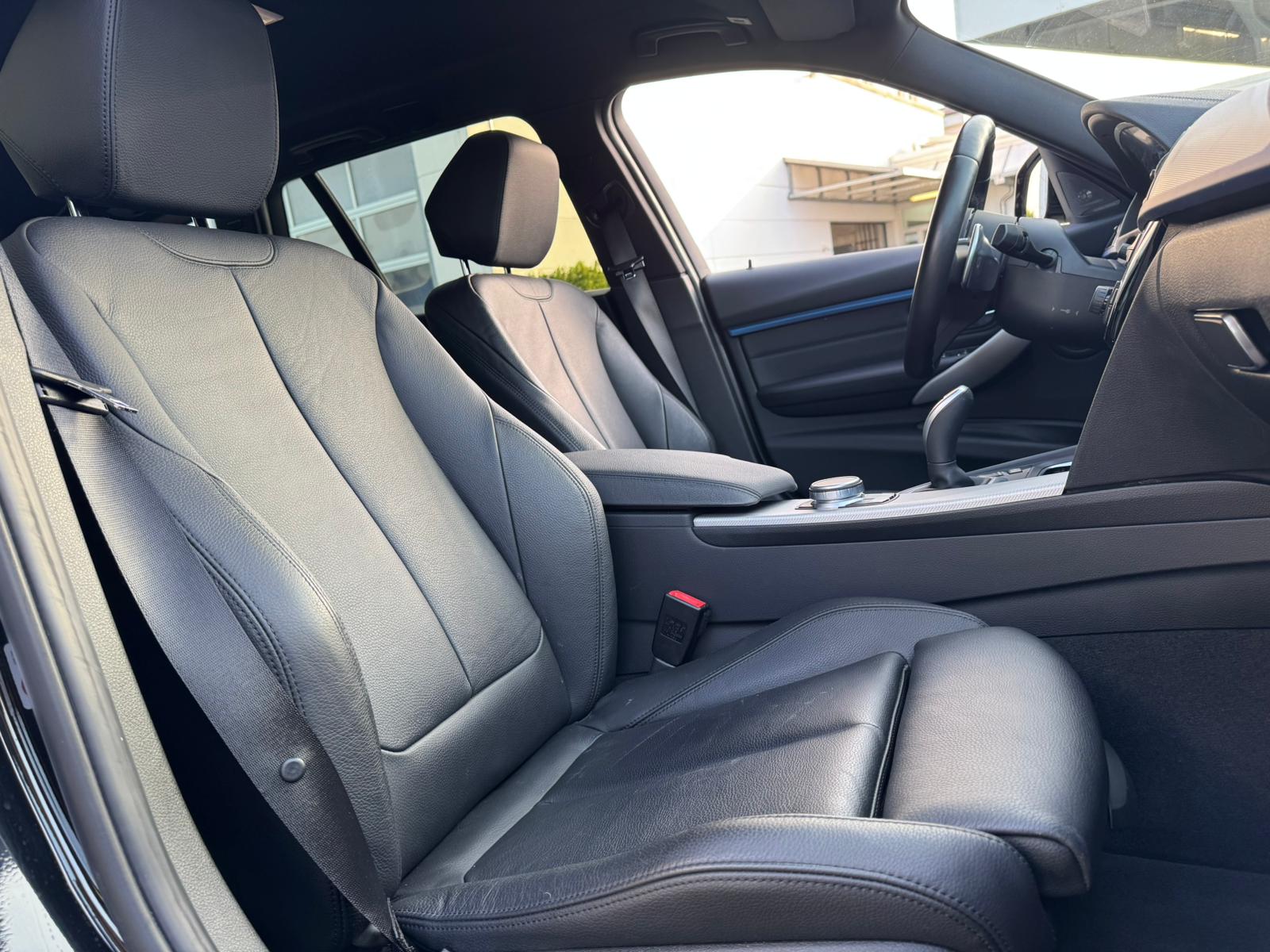 BMW 320d xDrive Touring Edition M Sport Steptronic-image-10