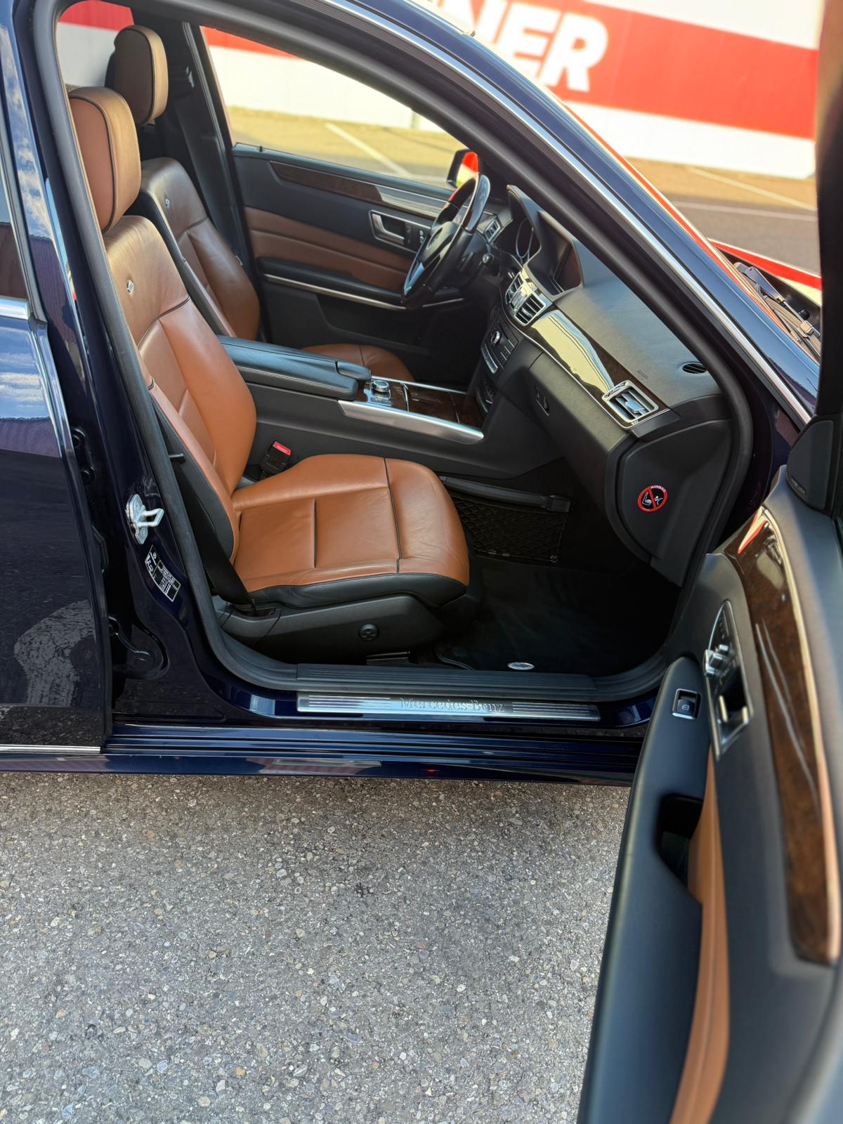 MERCEDES-BENZ E 400 Avantgarde 4Matic 7G-Tronic-image-9