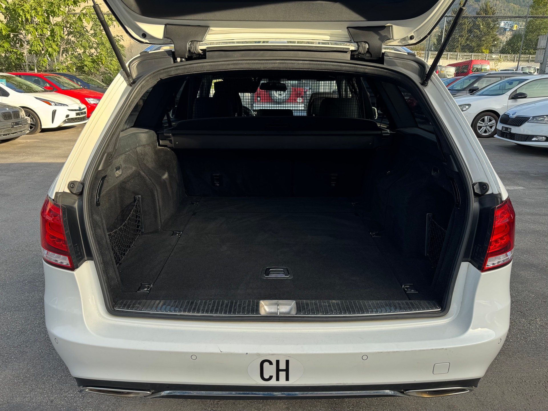 MERCEDES-BENZ E 200 7G-Tronic-image-5