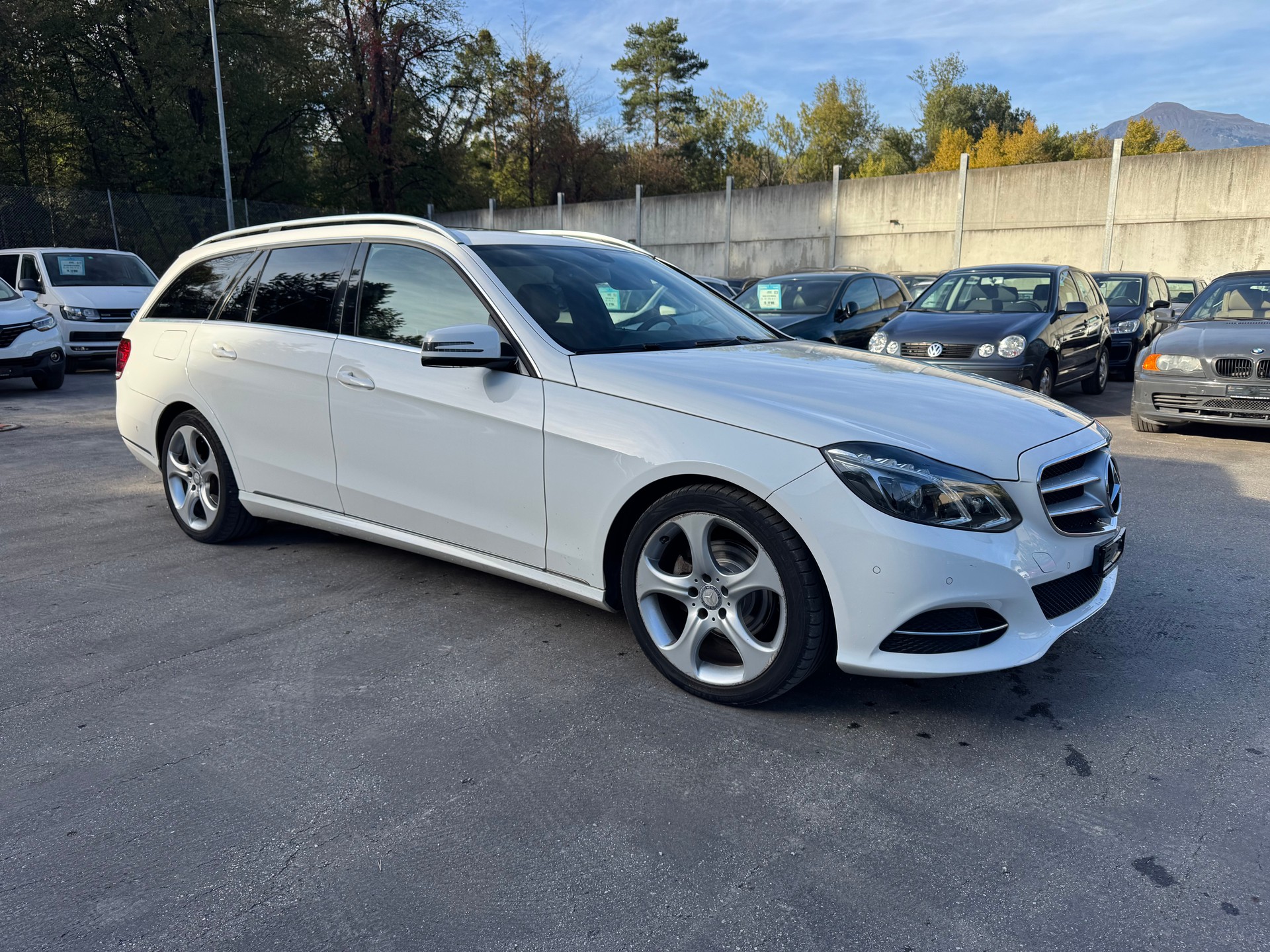 MERCEDES-BENZ E 200 7G-Tronic-image-1