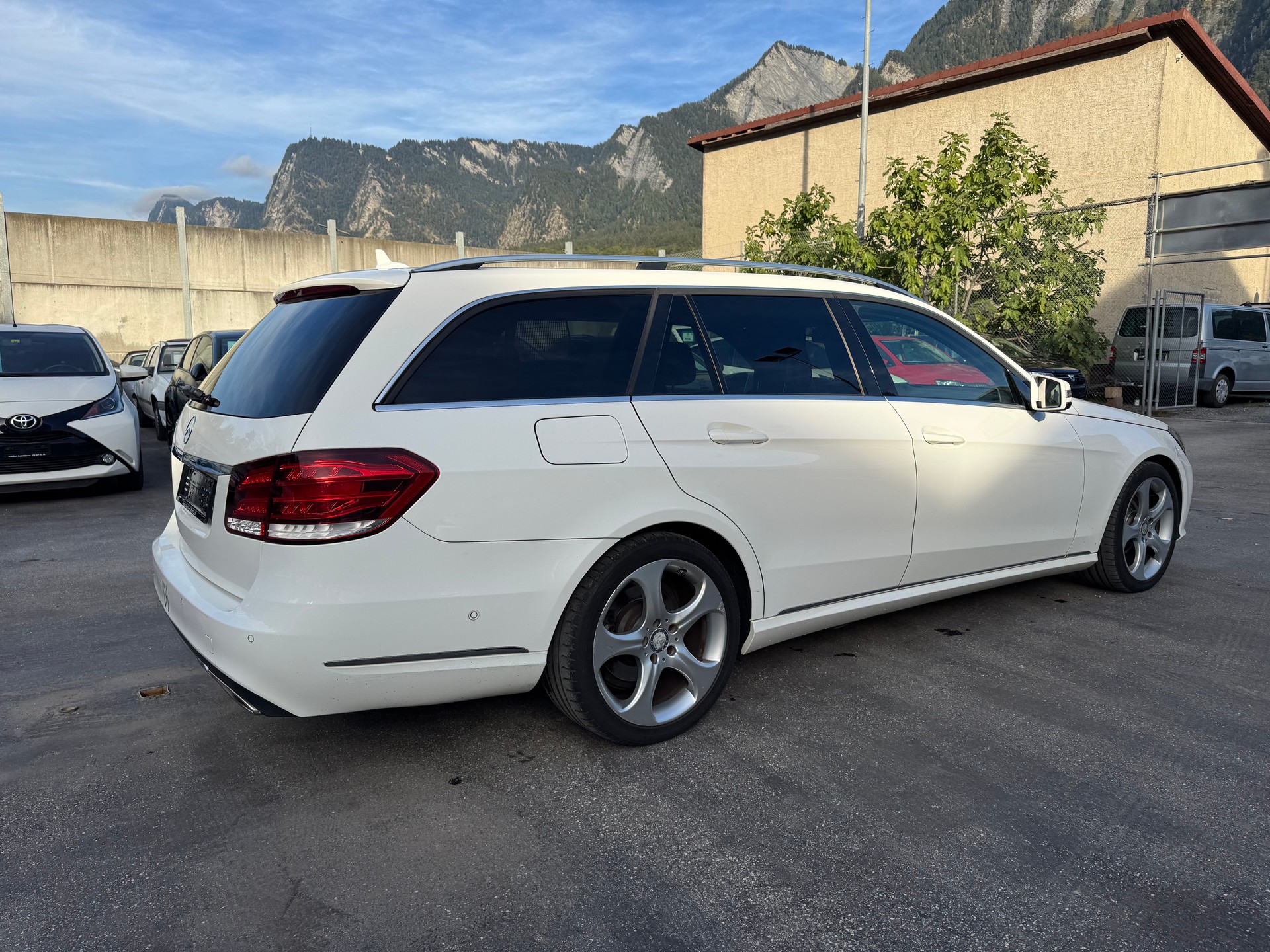 MERCEDES-BENZ E 200 7G-Tronic-image-3