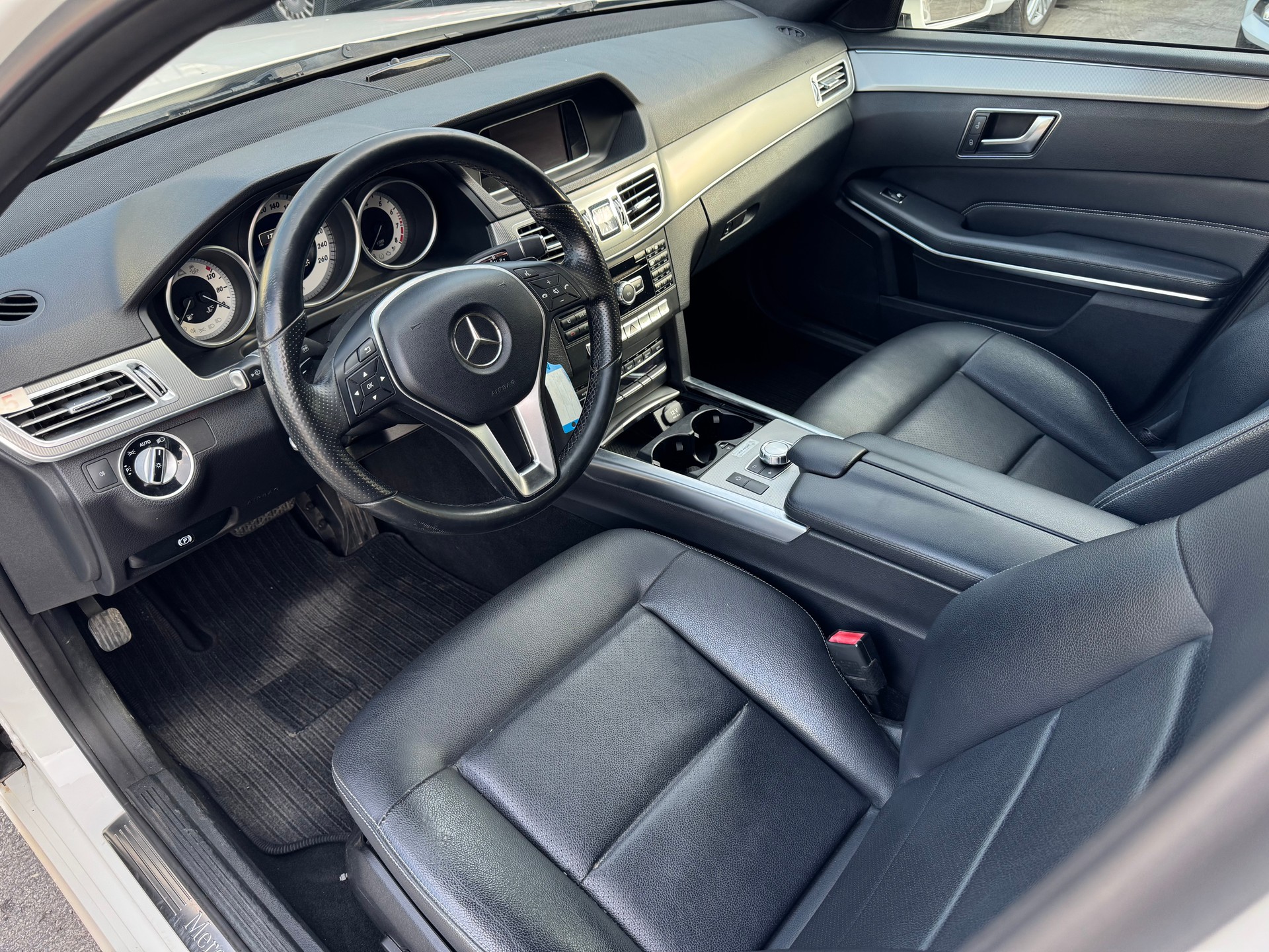MERCEDES-BENZ E 200 7G-Tronic-image-10