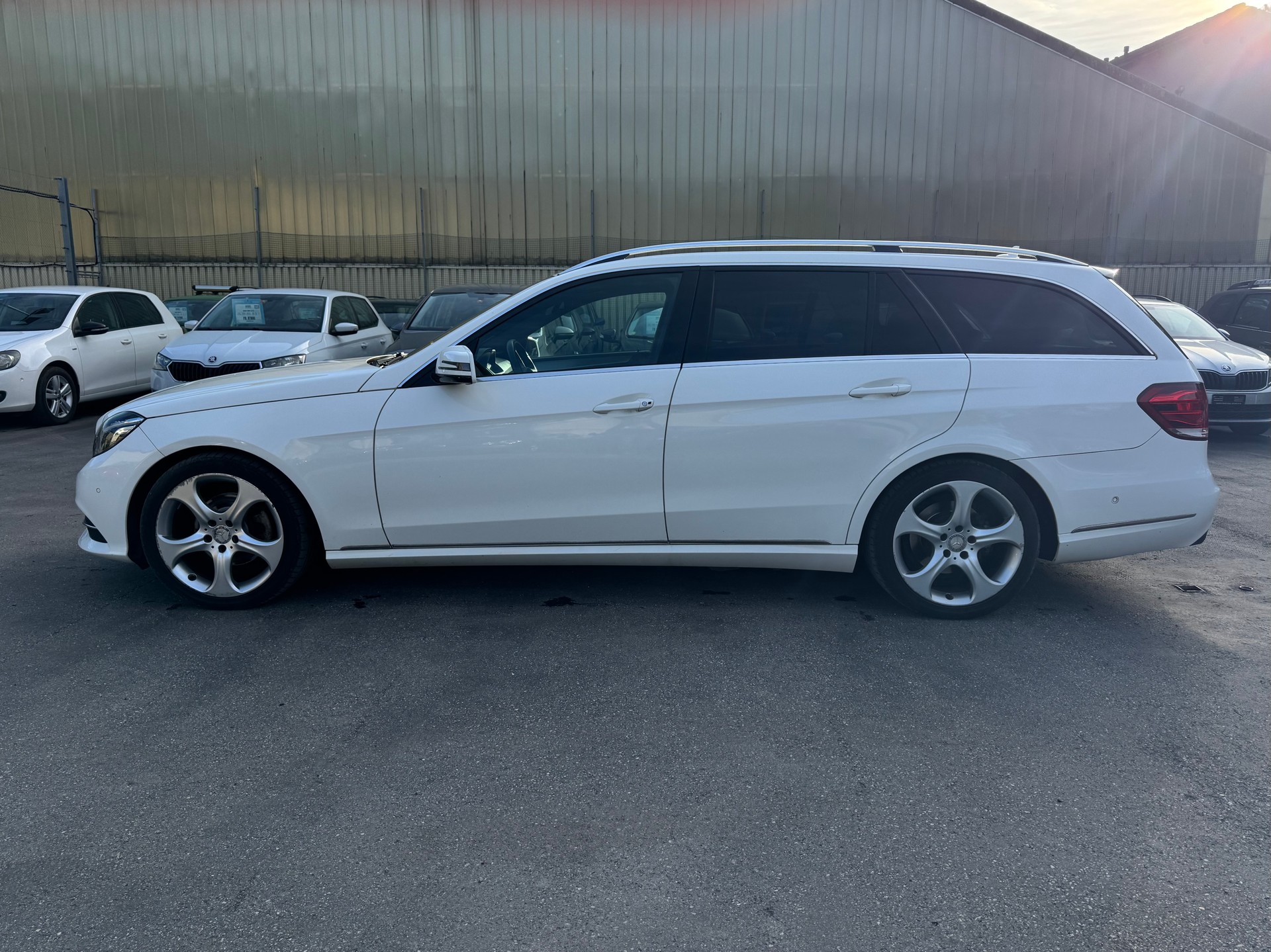 MERCEDES-BENZ E 200 7G-Tronic-image-7