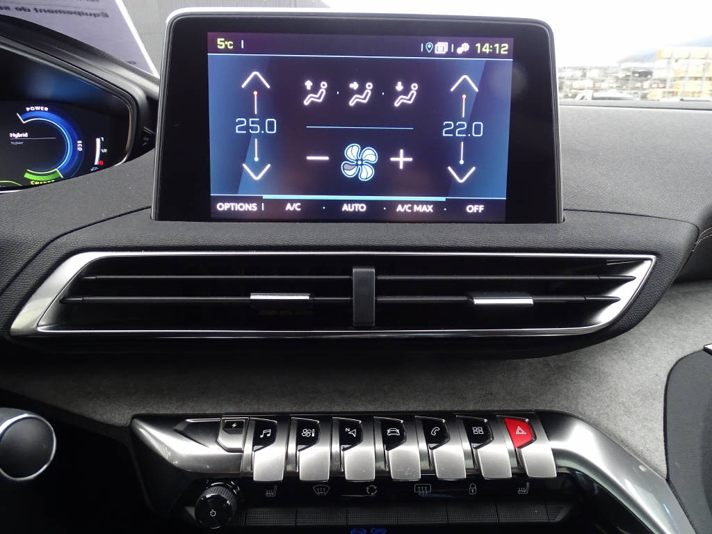 PEUGEOT 3008 1.6 Plug-in Hybrid4 GT-image-11