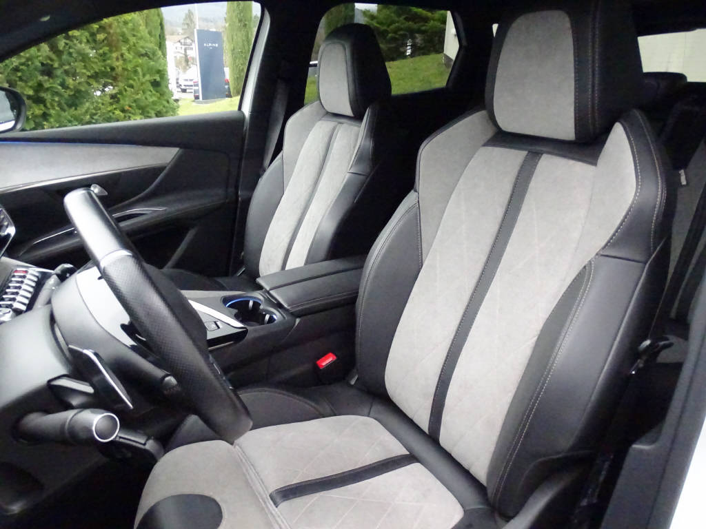PEUGEOT 3008 1.6 Plug-in Hybrid4 GT-image-4