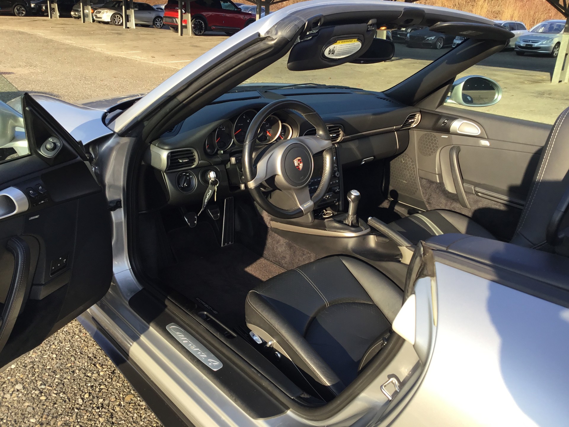 PORSCHE 911 Cabrio Carrera 4-image-3
