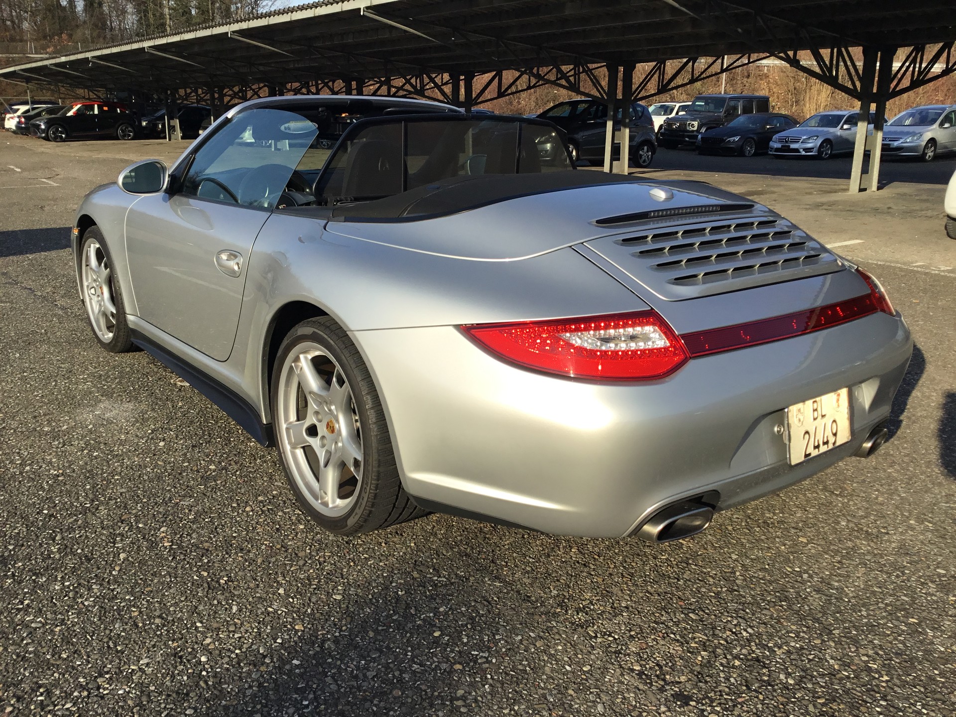PORSCHE 911 Cabrio Carrera 4-image-2