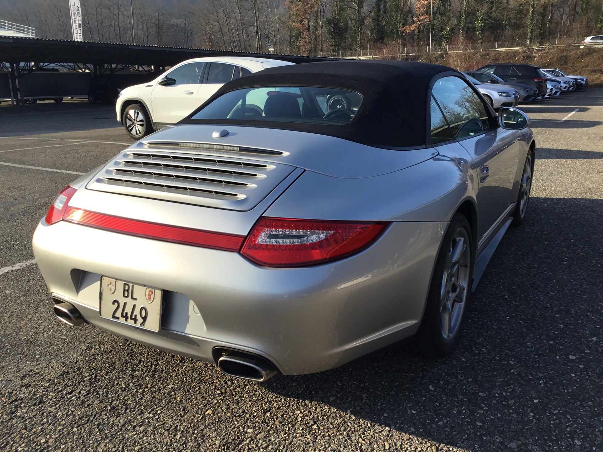 PORSCHE 911 Cabrio Carrera 4-image-4