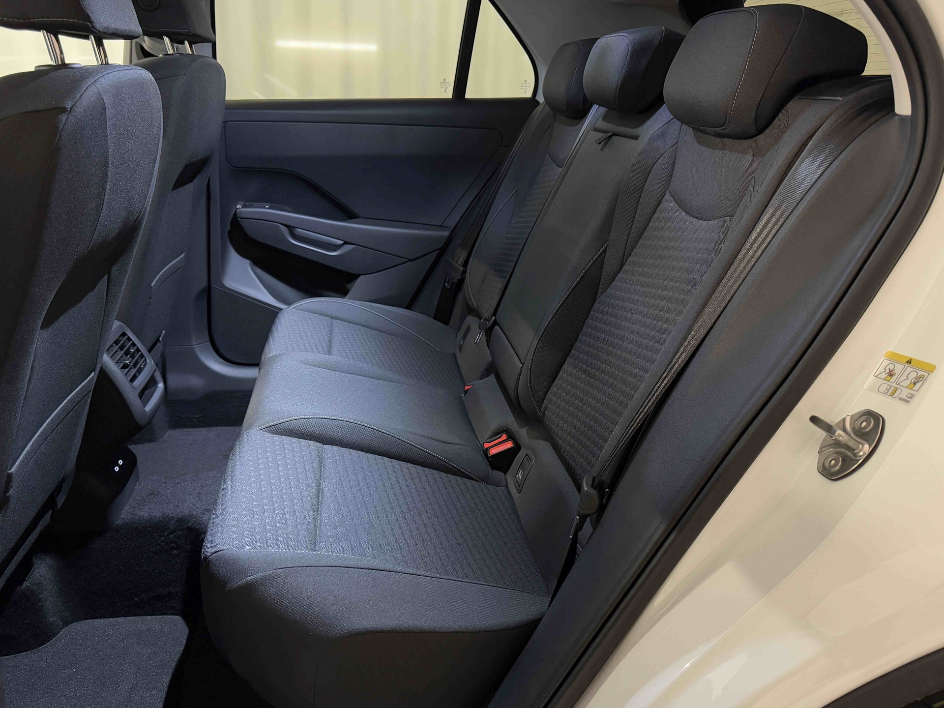 VW T-Roc 1.5 eTSI mHEV Life DSG-image-12