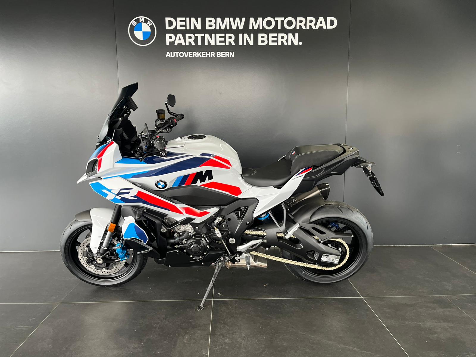 BMW M 1000 XR-showroom-element-3