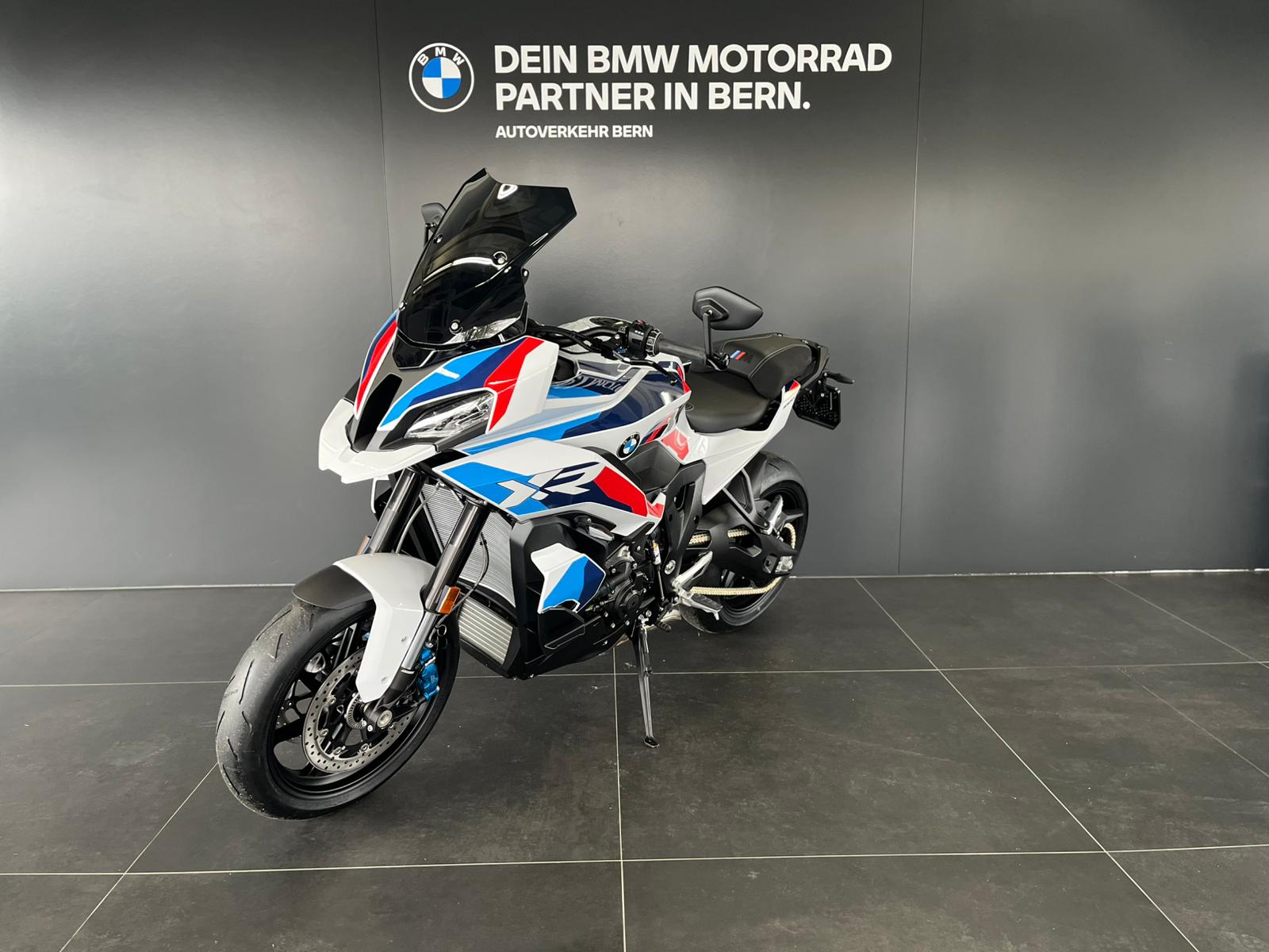BMW M 1000 XR-showroom-element-2