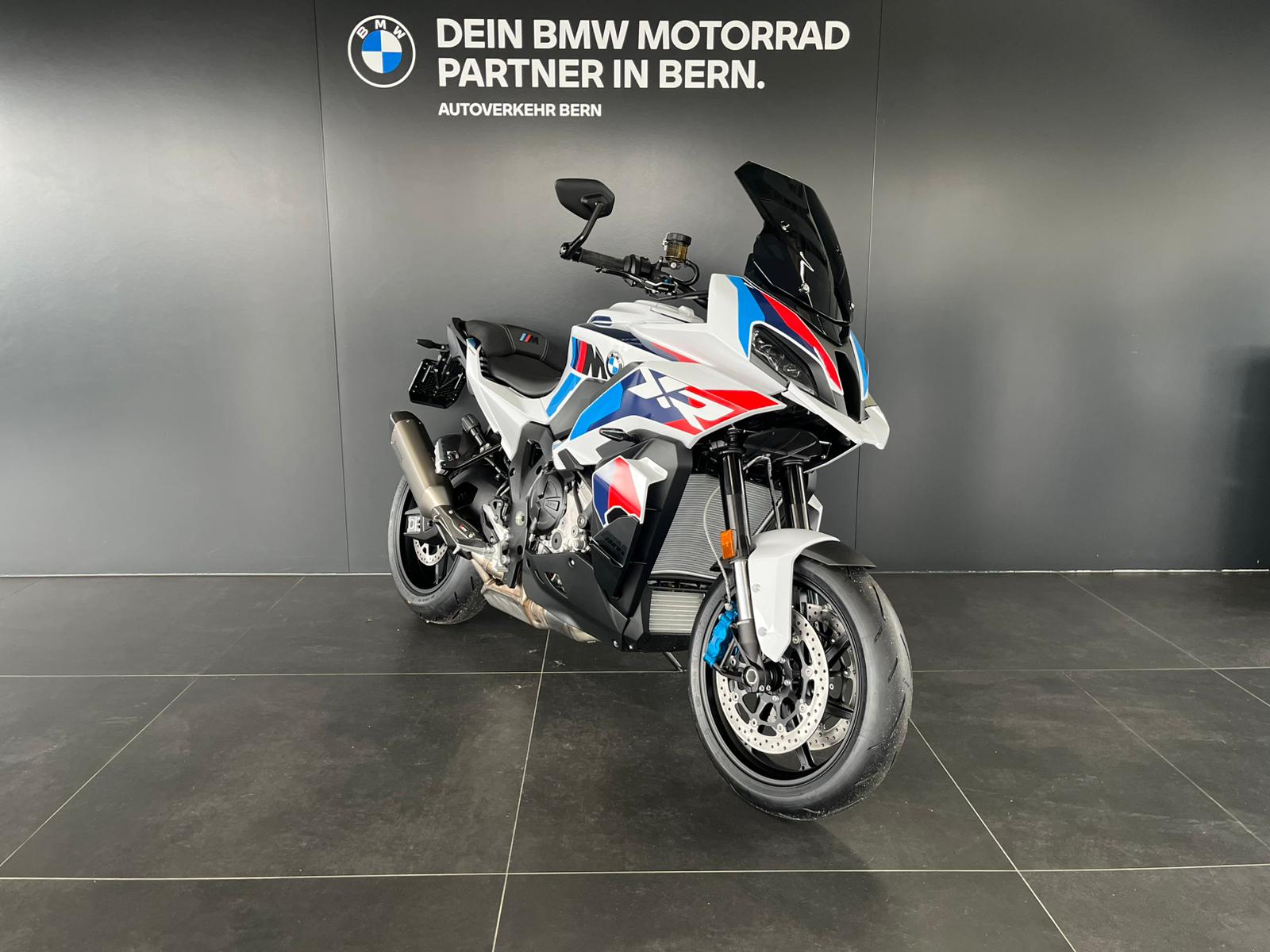 BMW M 1000 XR-showroom-element-1