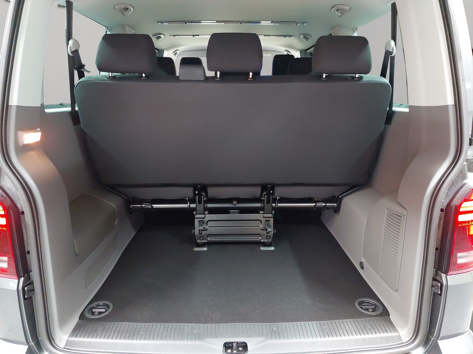 VW T6.1 2.0 TDI DSG-image-11
