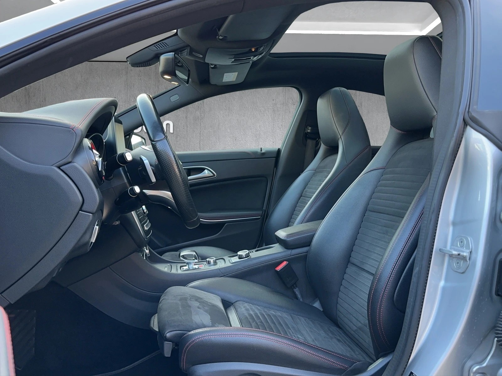 MERCEDES-BENZ CLA 45 AMG 4Matic Speedshift-image-10