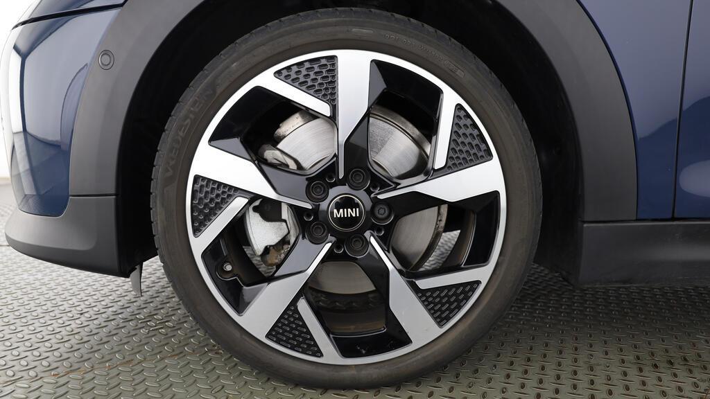 MINI Cooper S Cabrio-image-10