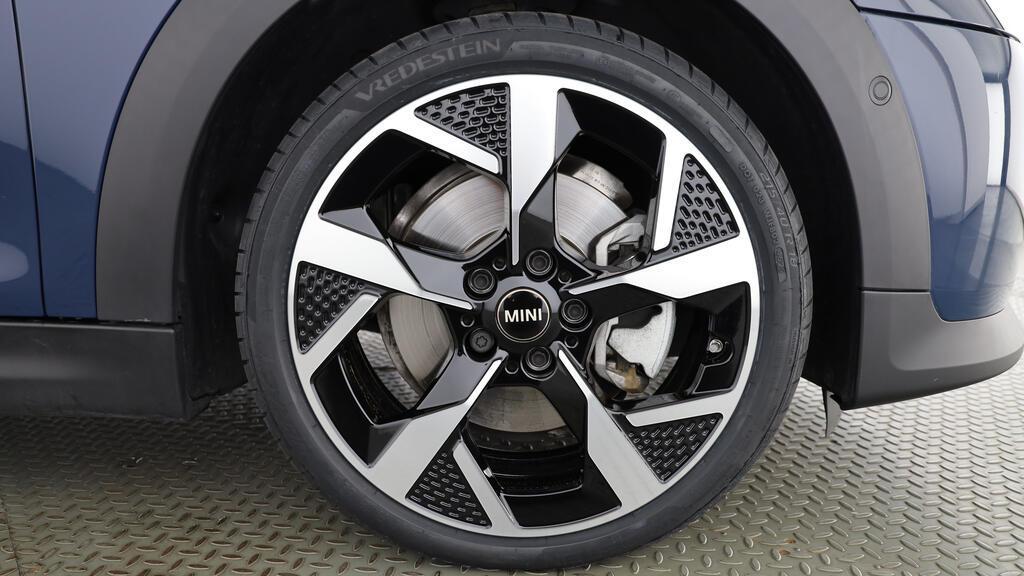 MINI Cooper S Cabrio-image-8
