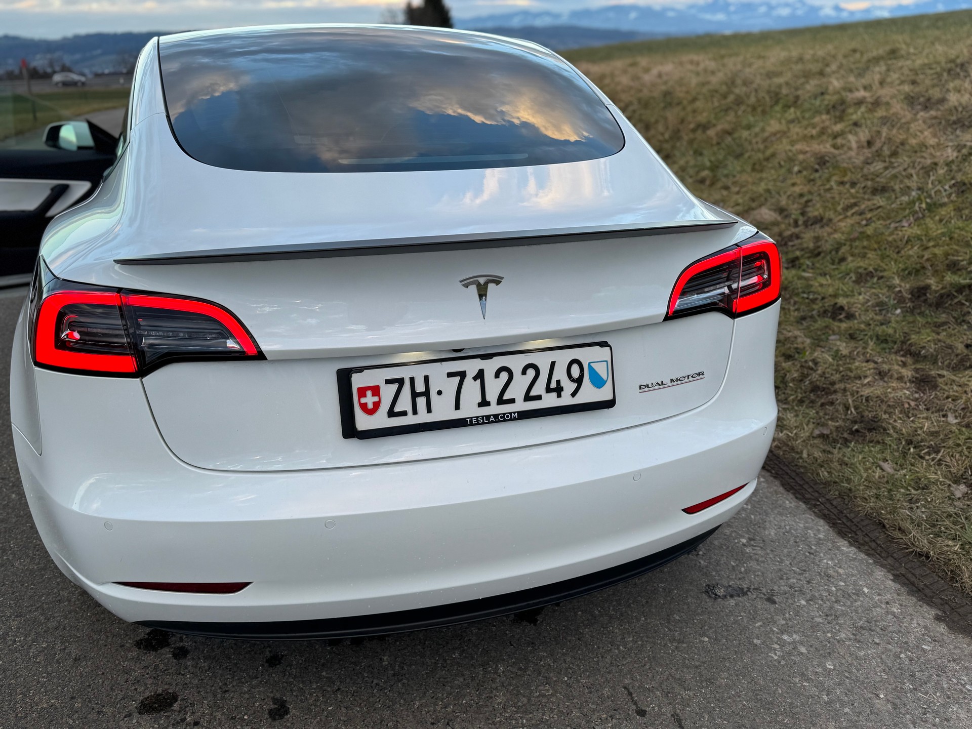 TESLA Model 3 Performance Dual Motor AWD-image-2