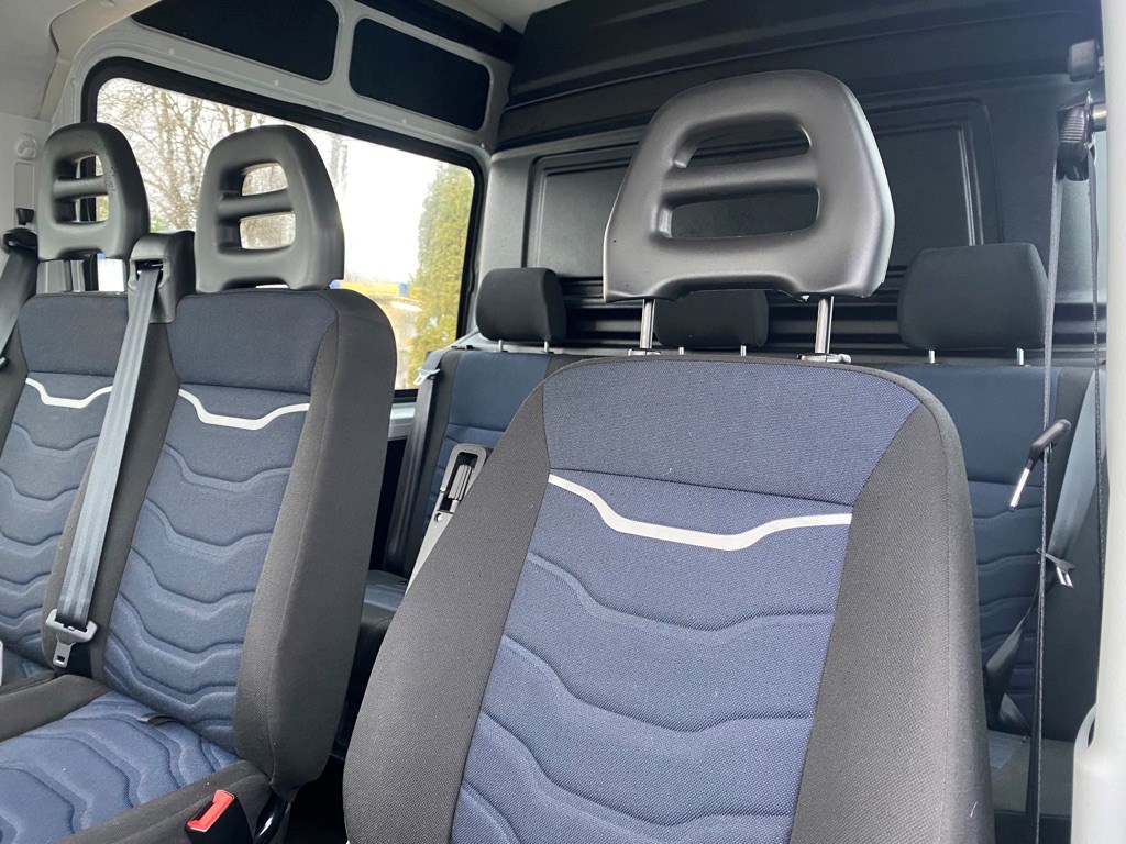 IVECO DAILY 35 S 14 L3H2 6 Plätze mit Anhängerkupplung 3.5t-image-2