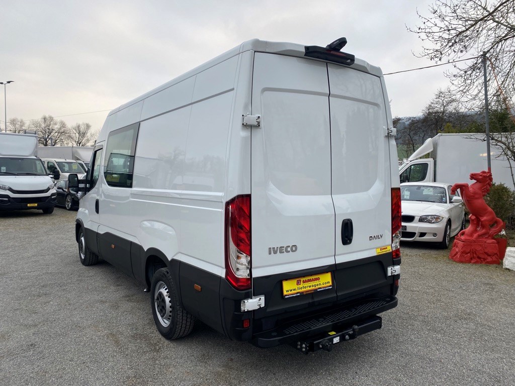 IVECO DAILY 35 S 14 L3H2 6 Plätze mit Anhängerkupplung 3.5t-image-9