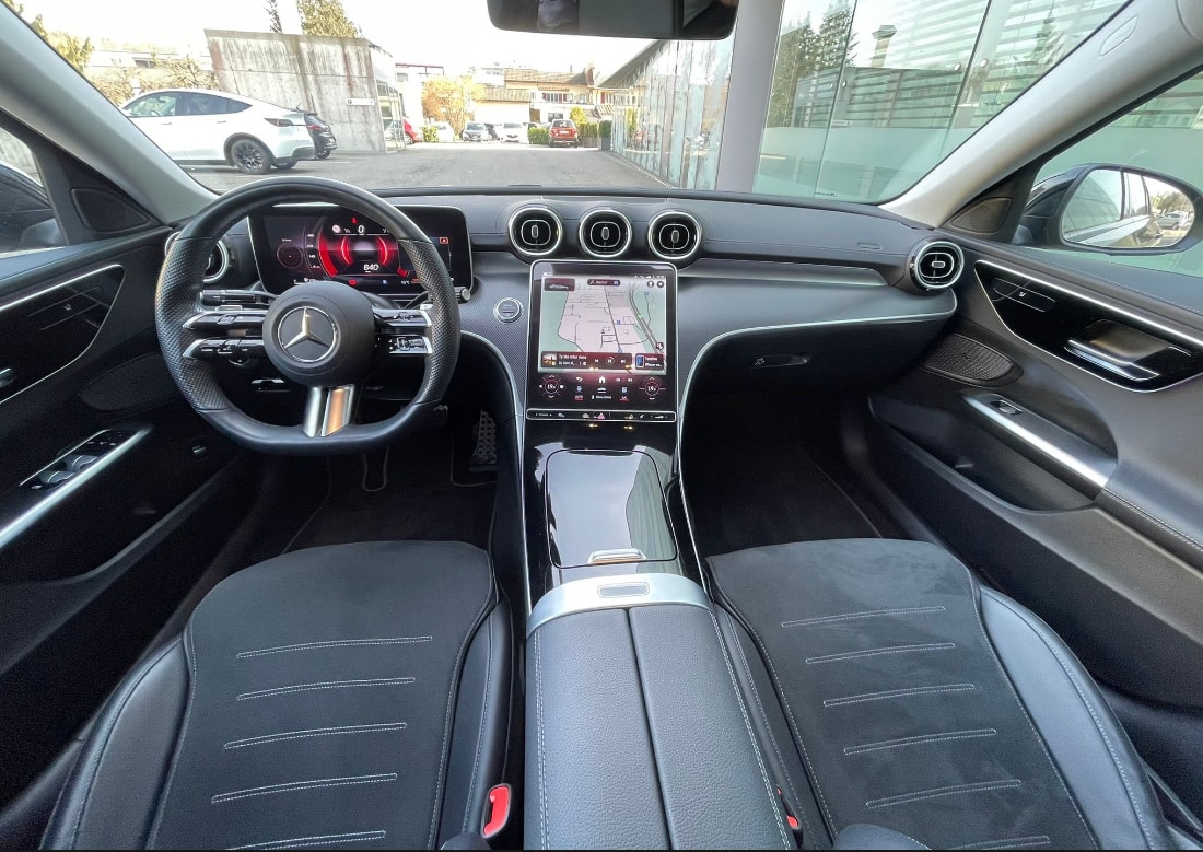 MERCEDES-BENZ C 300 4Matic AMG Line-image-9