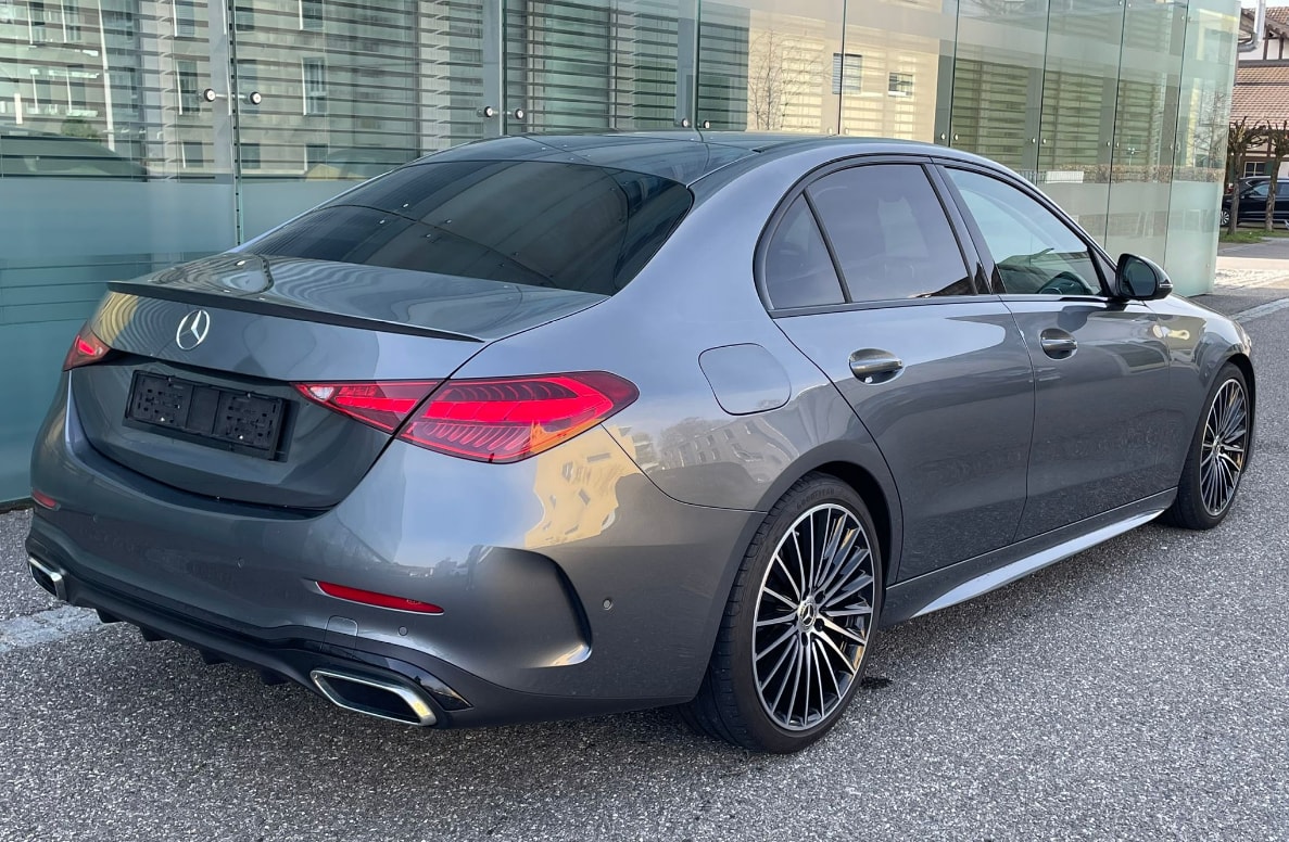 MERCEDES-BENZ C 300 4Matic AMG Line-image-3